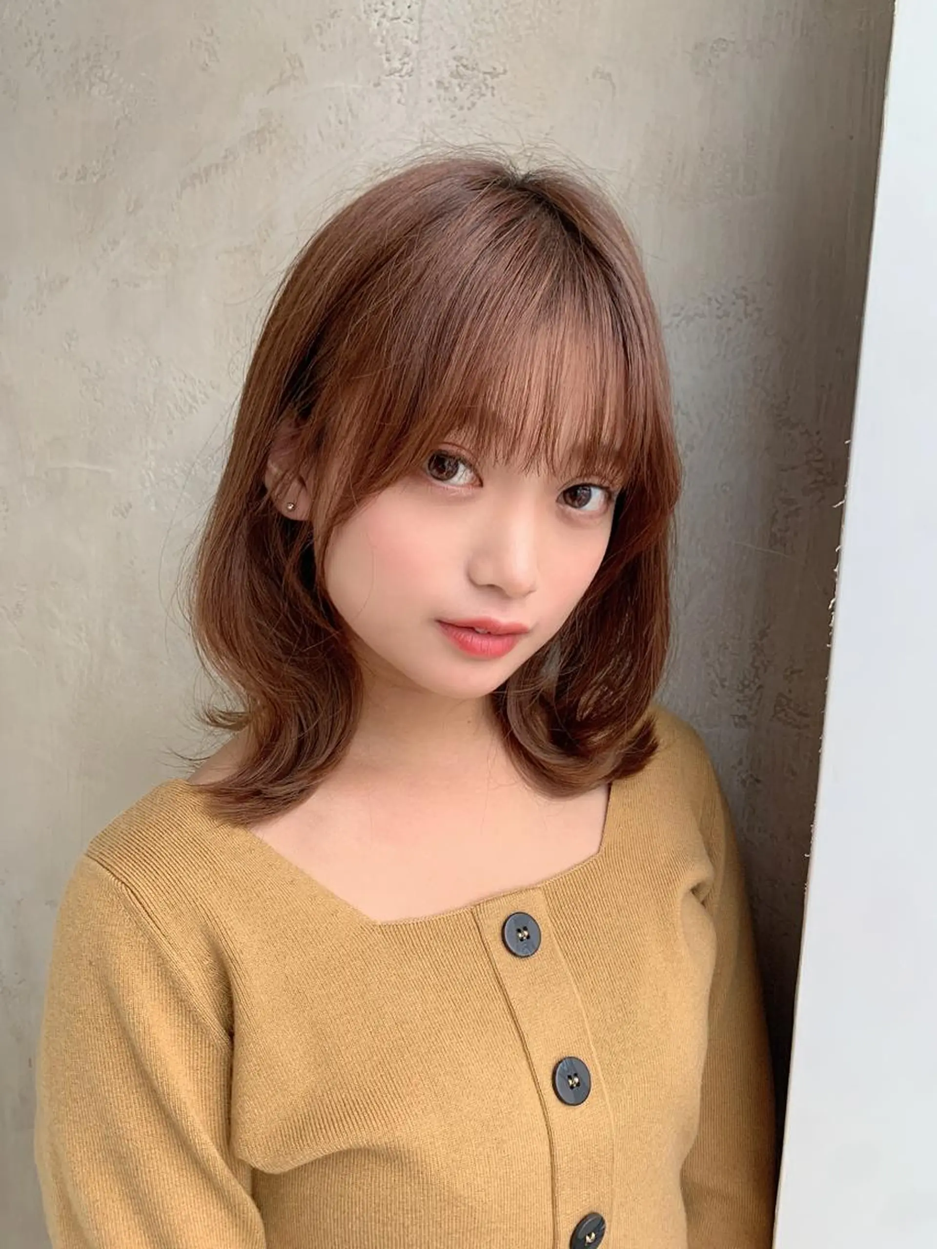 ミディアム カラー ブリーチ ケアブリーチ ダブルカラー イヤリングカラー ハイライトカラー カット ヘアカラー トリートメント 新宿✨顔周りカット 韓国ヘア/坂本亜裟海のヘアスタイル