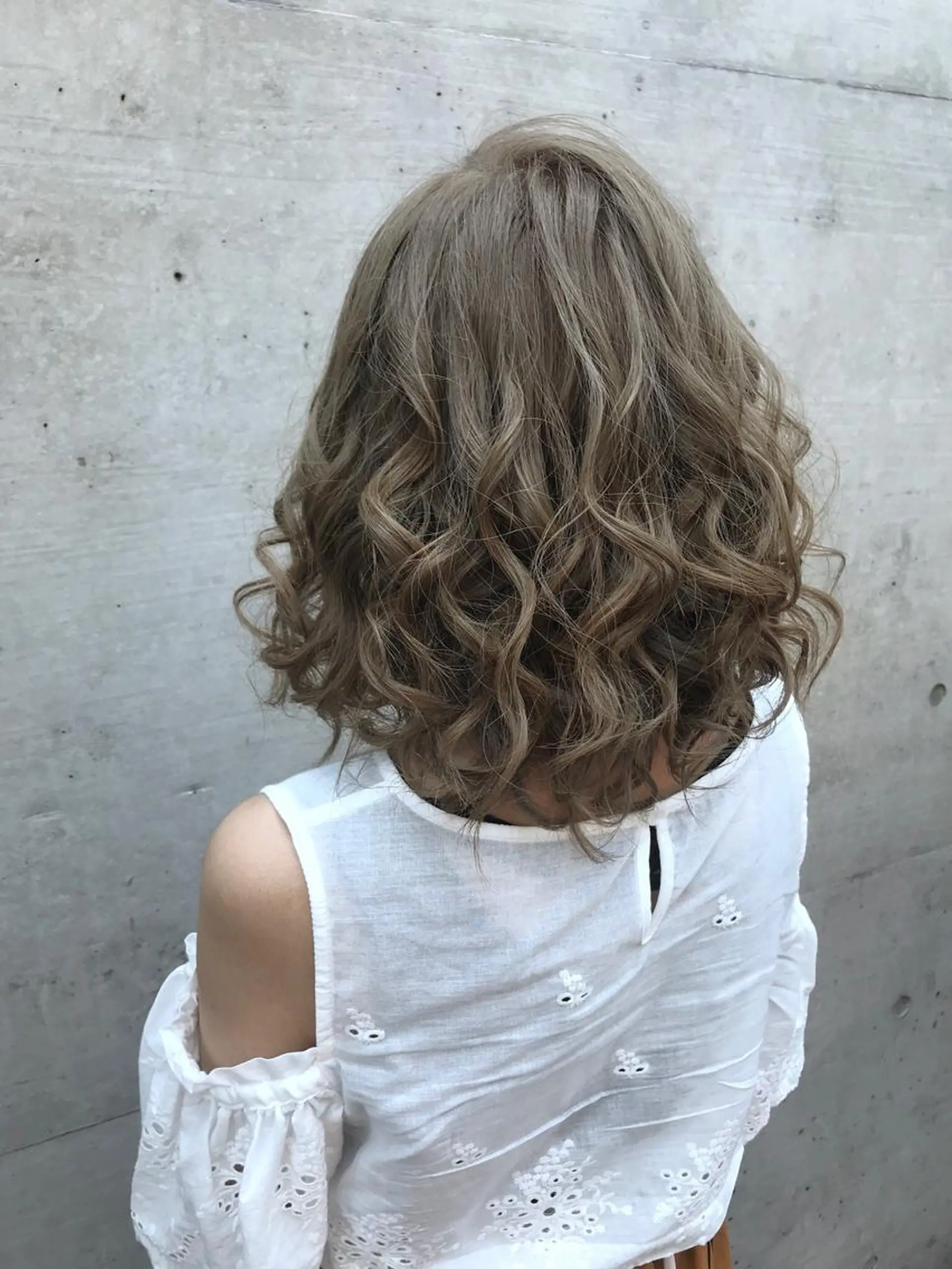 ミディアム カラー ブリーチ グレージュ ていねい技術No.1 🌈諏訪 健太のヘアスタイル