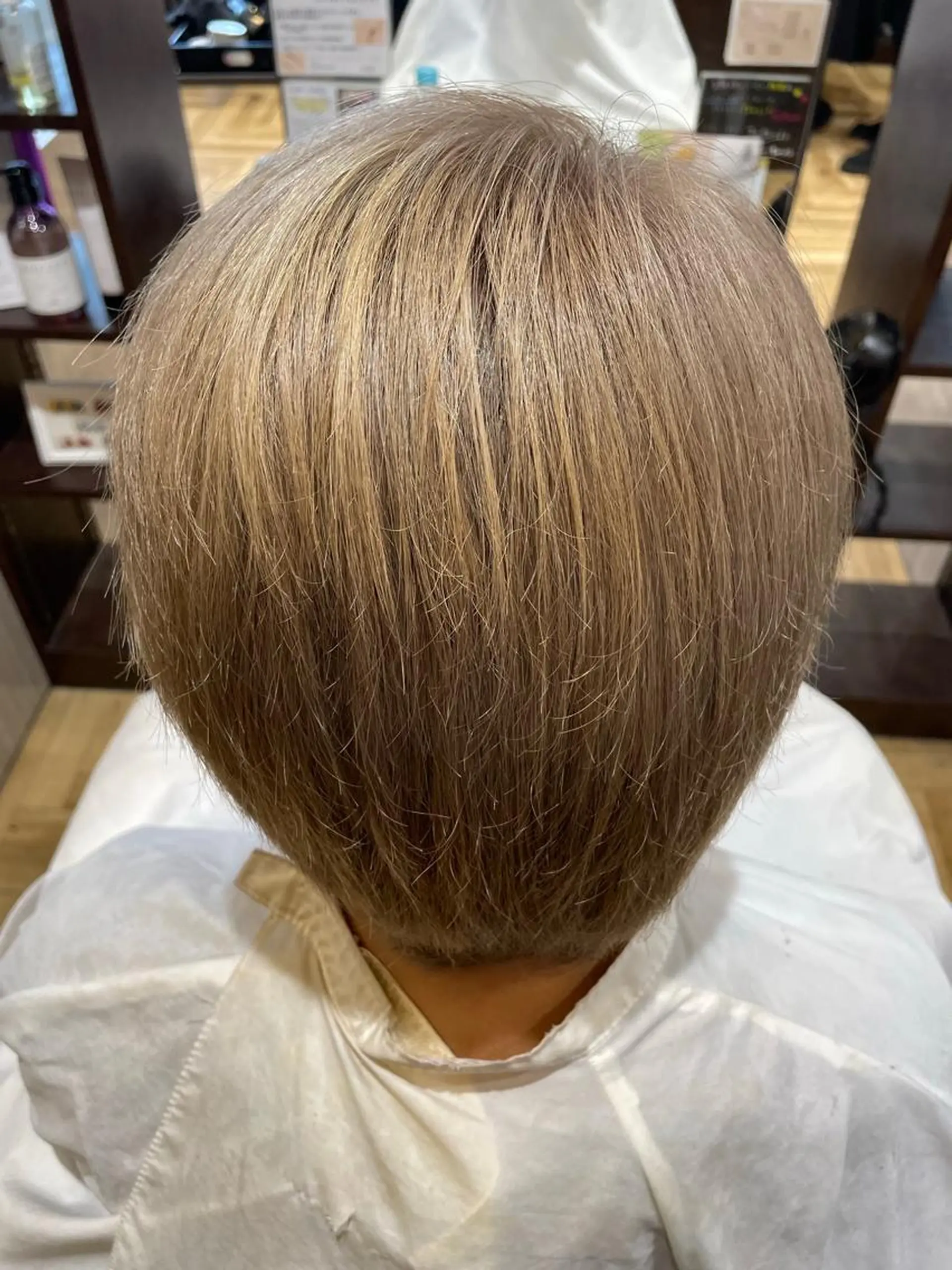 カラー 岡村 真子のヘアスタイル