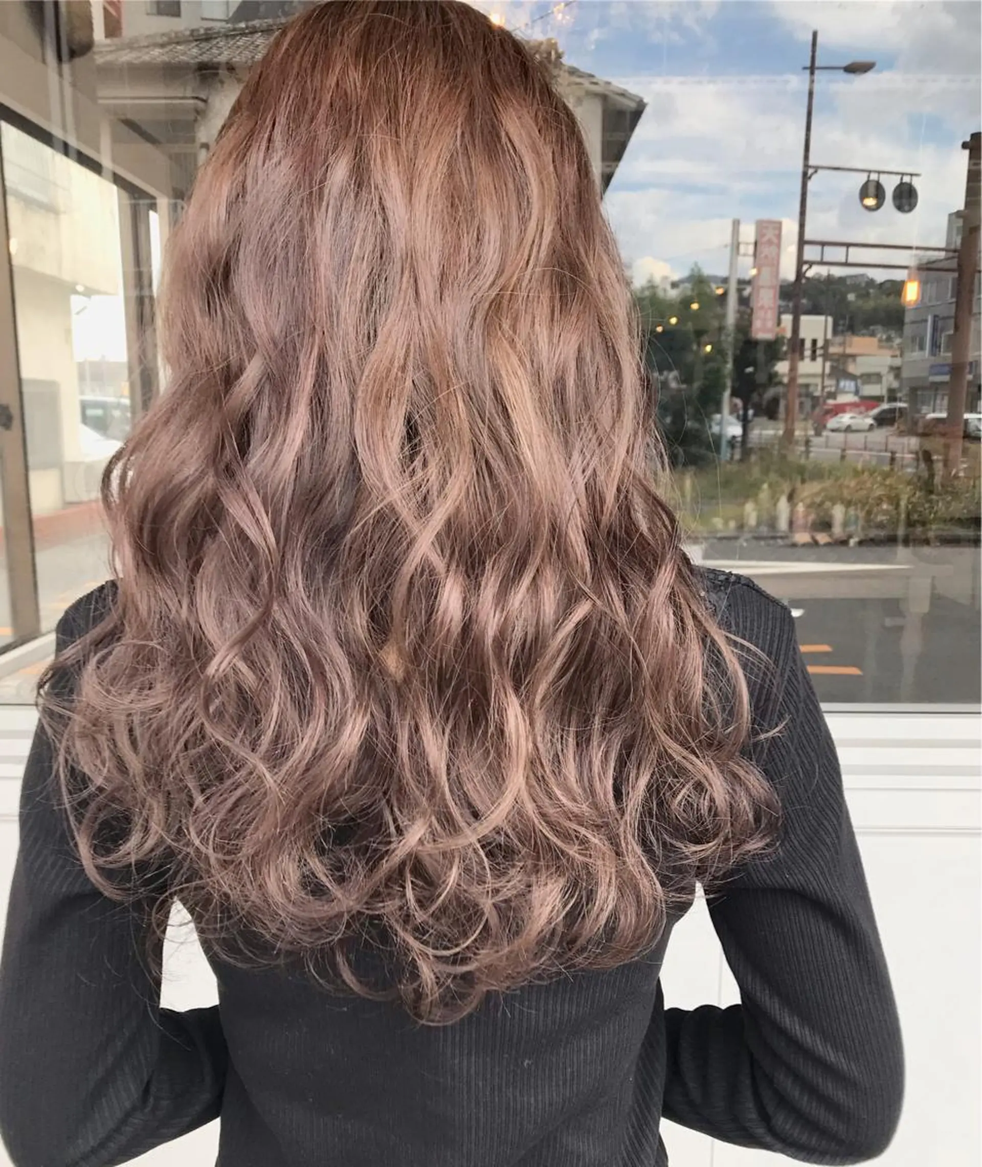 ロング カラー ヘアアレンジ お団子ヘア 切りっぱなしボブ バレイヤージュ ブリーチ グラデーションカラー Mariana/ 鶴原-ハイライトのヘアスタイル