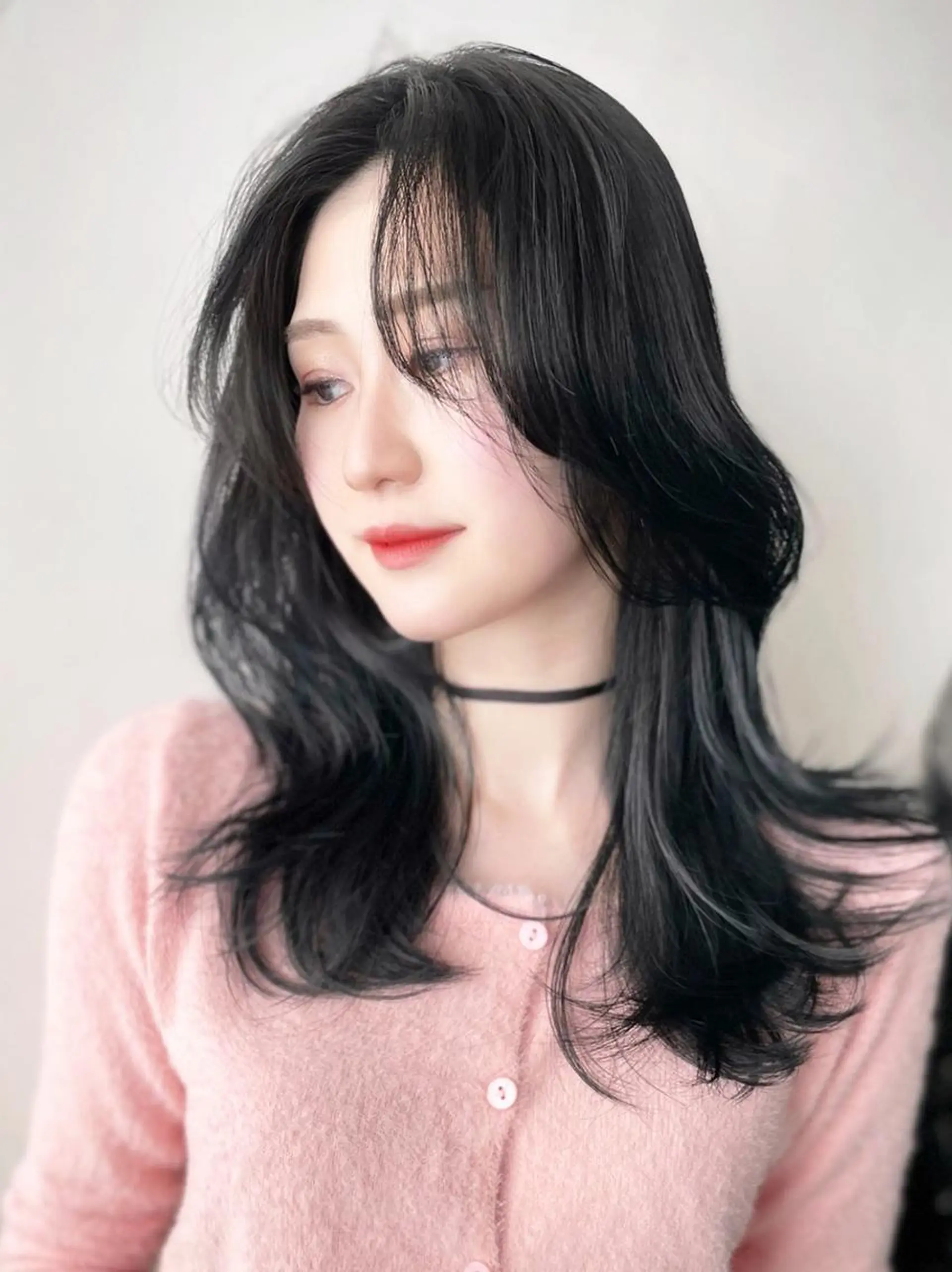 ミディアム カラー ネイビーカラー レイヤーカット カット ヘアカラー トリートメント ITbyALBUM 八王子店のヘアスタイル