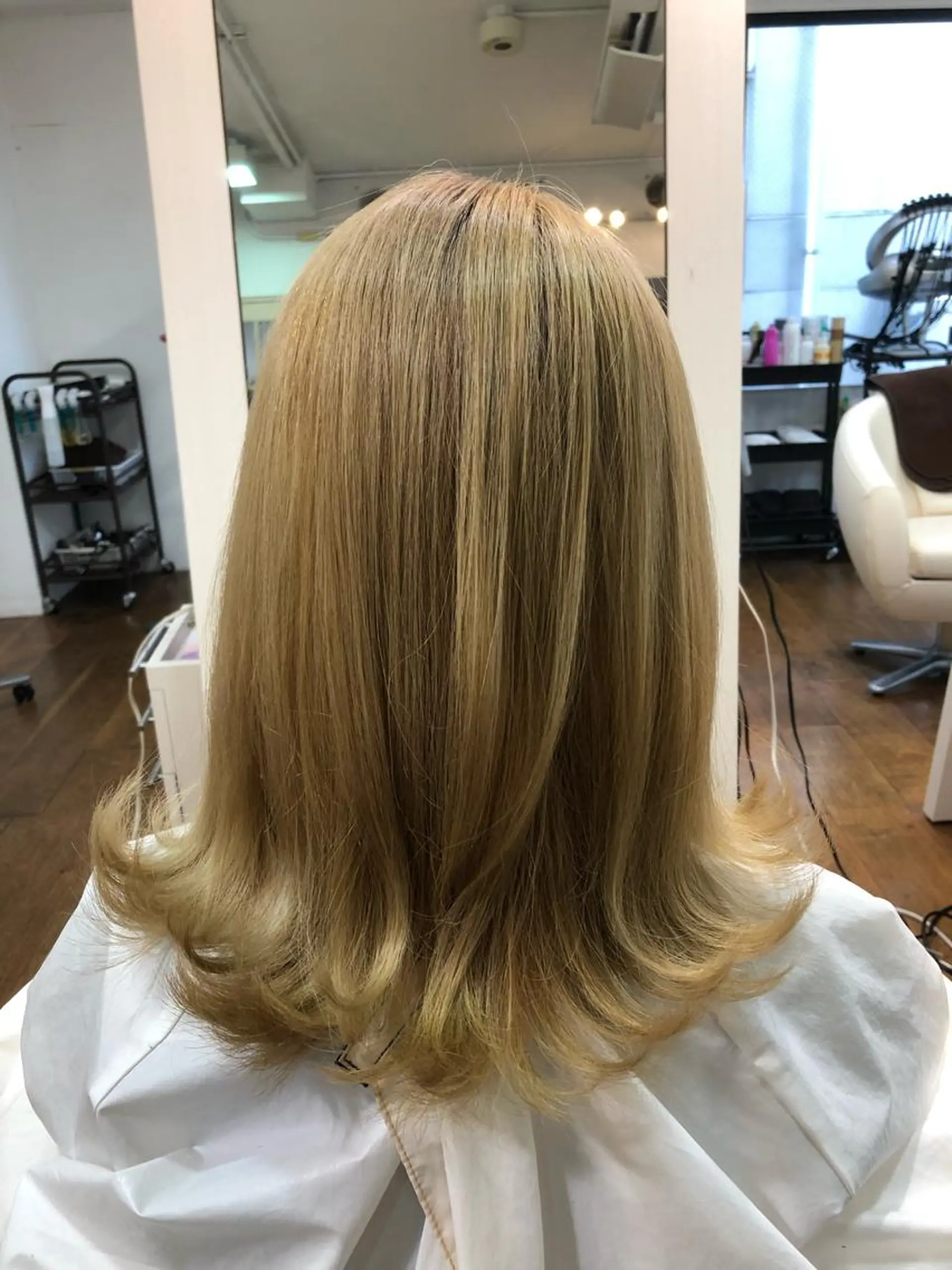 セミロング kawakita yoshinoriのヘアスタイル