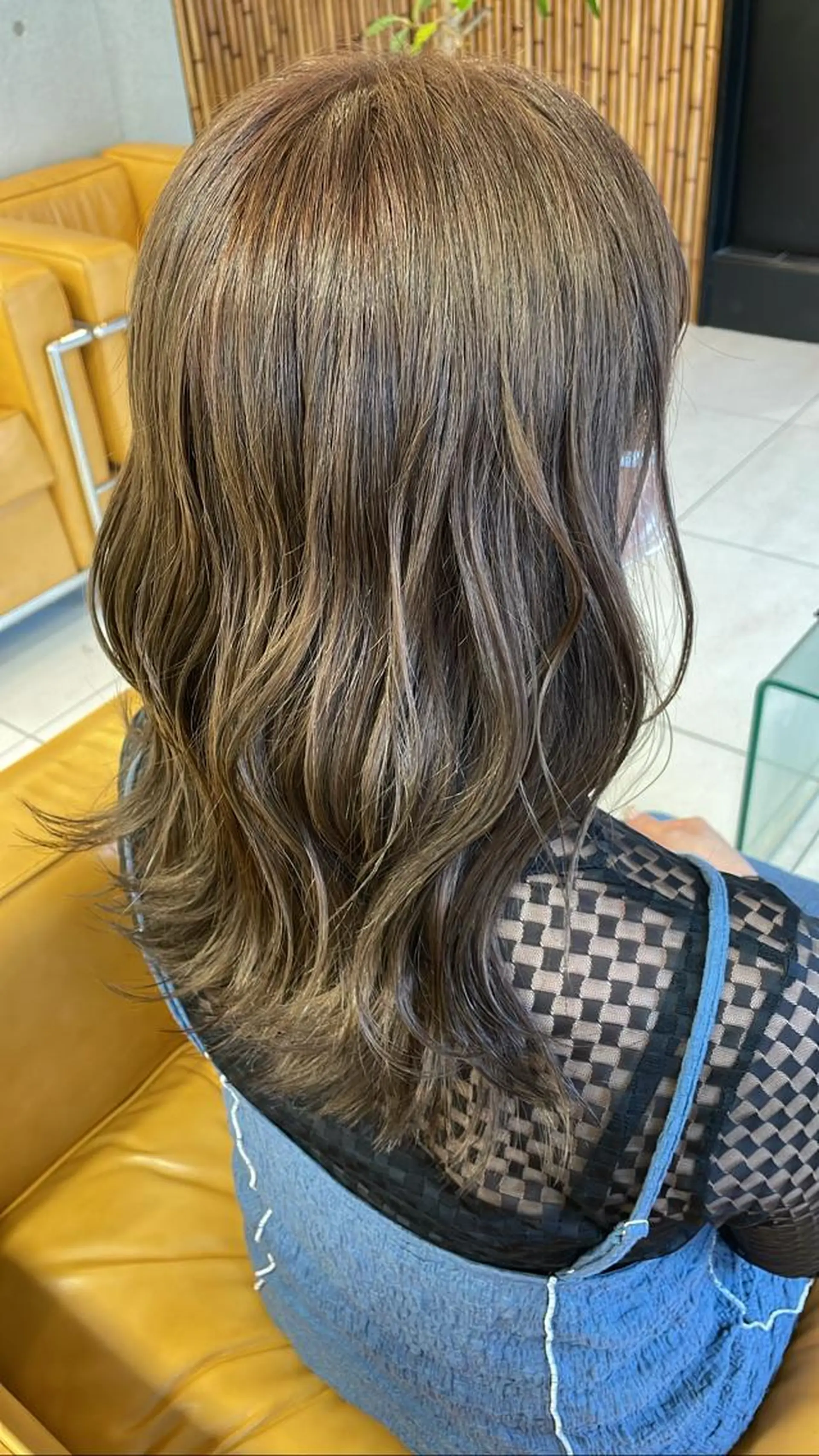 ロング カラー ブリーチ 透明感カラー グレージュ オリーブカラー オリーブグレージュ カット ヘアカラー ウラスギ アカリのヘアスタイル