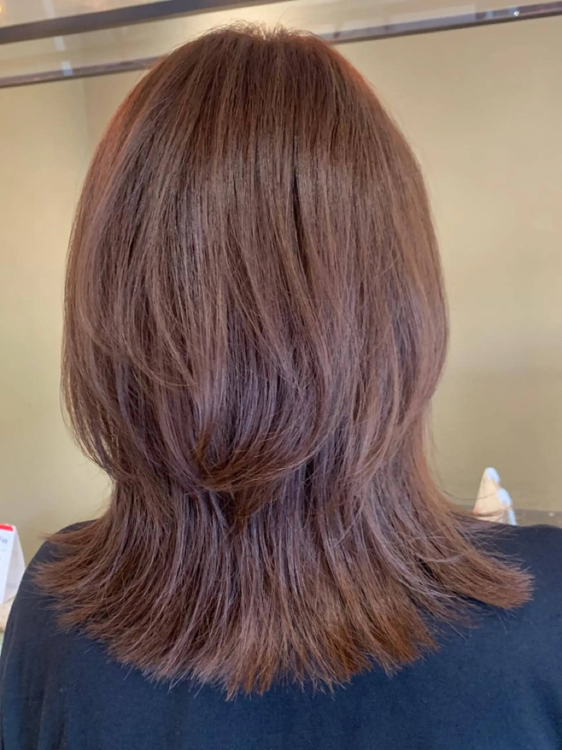 ミディアム カラー 透明感カラー イルミナカラー くびれヘア くびれレイヤー レイヤーカット RIO .のヘアスタイル