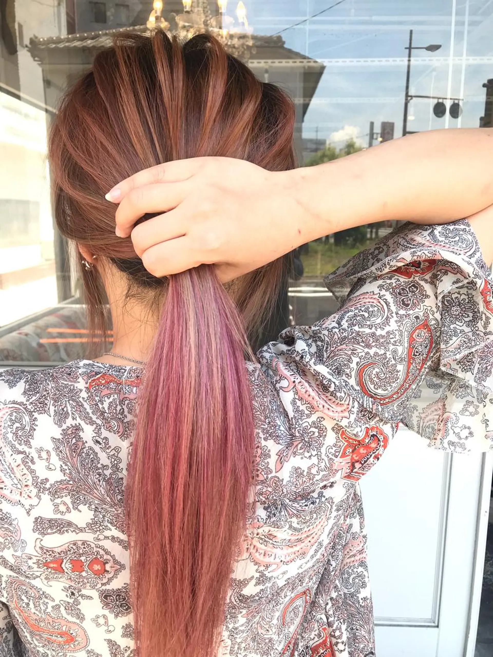 ロング カラー ヘアアレンジ お団子ヘア 切りっぱなしボブ バレイヤージュ ブリーチ デザインカラー Mariana/ 鶴原-ハイライトのヘアスタイル