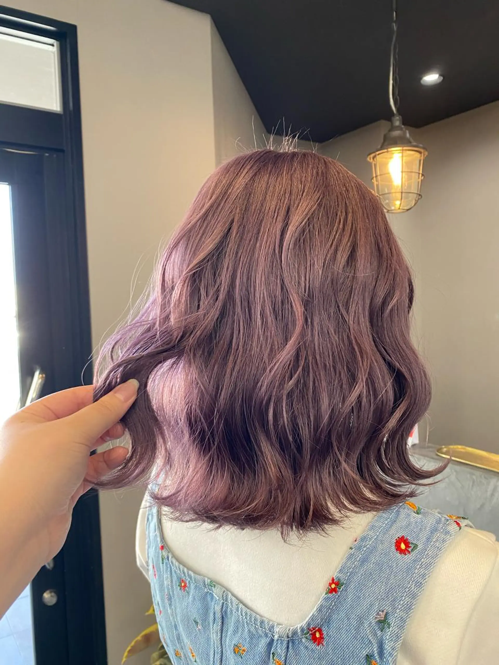 ミディアム maco 艶感ハイトーン🦋のヘアスタイル