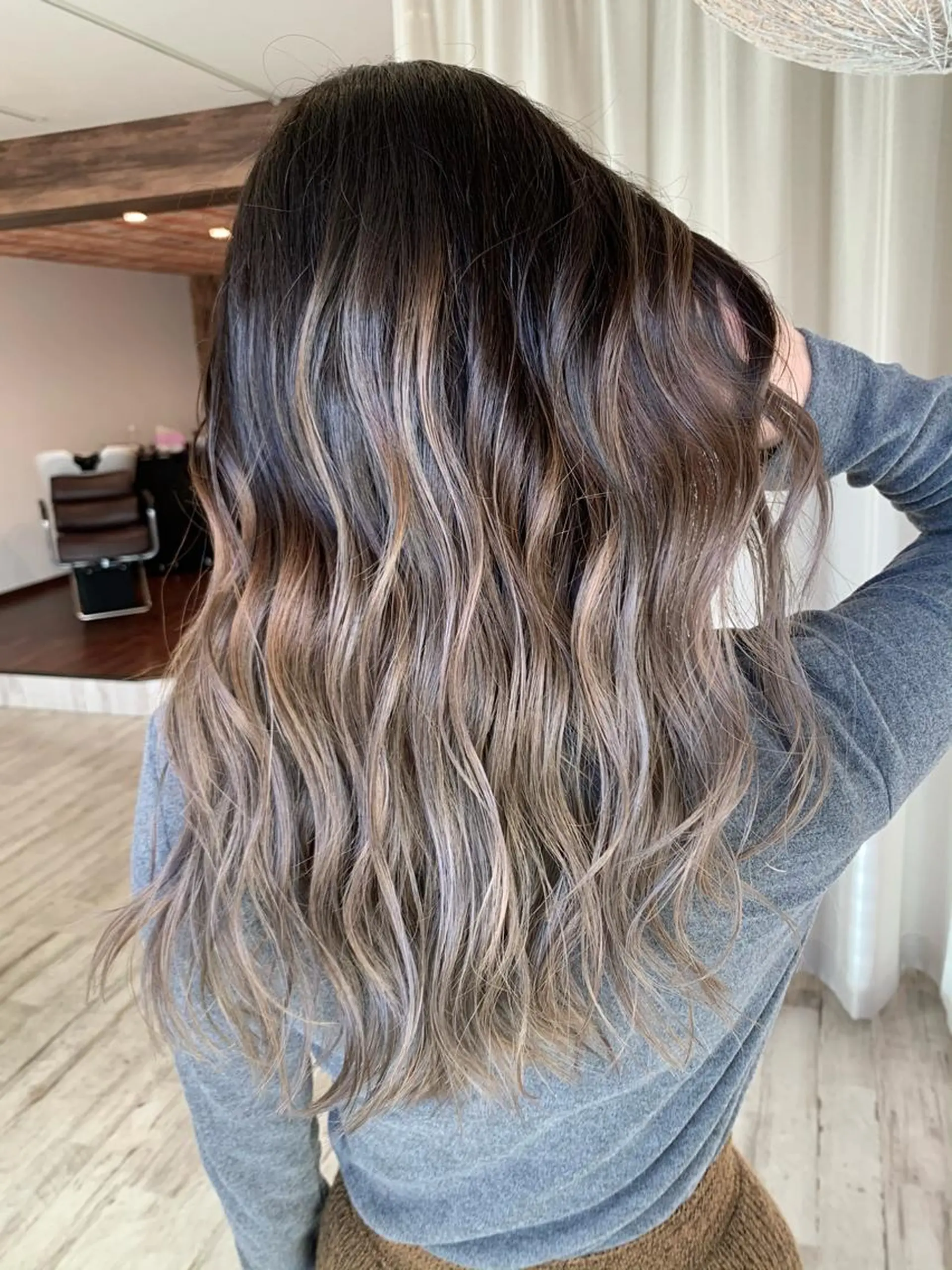 セミロング カット ヘアカラー Welila by haku所属・Yuuki ウェリラバイハクのヘアスタイル