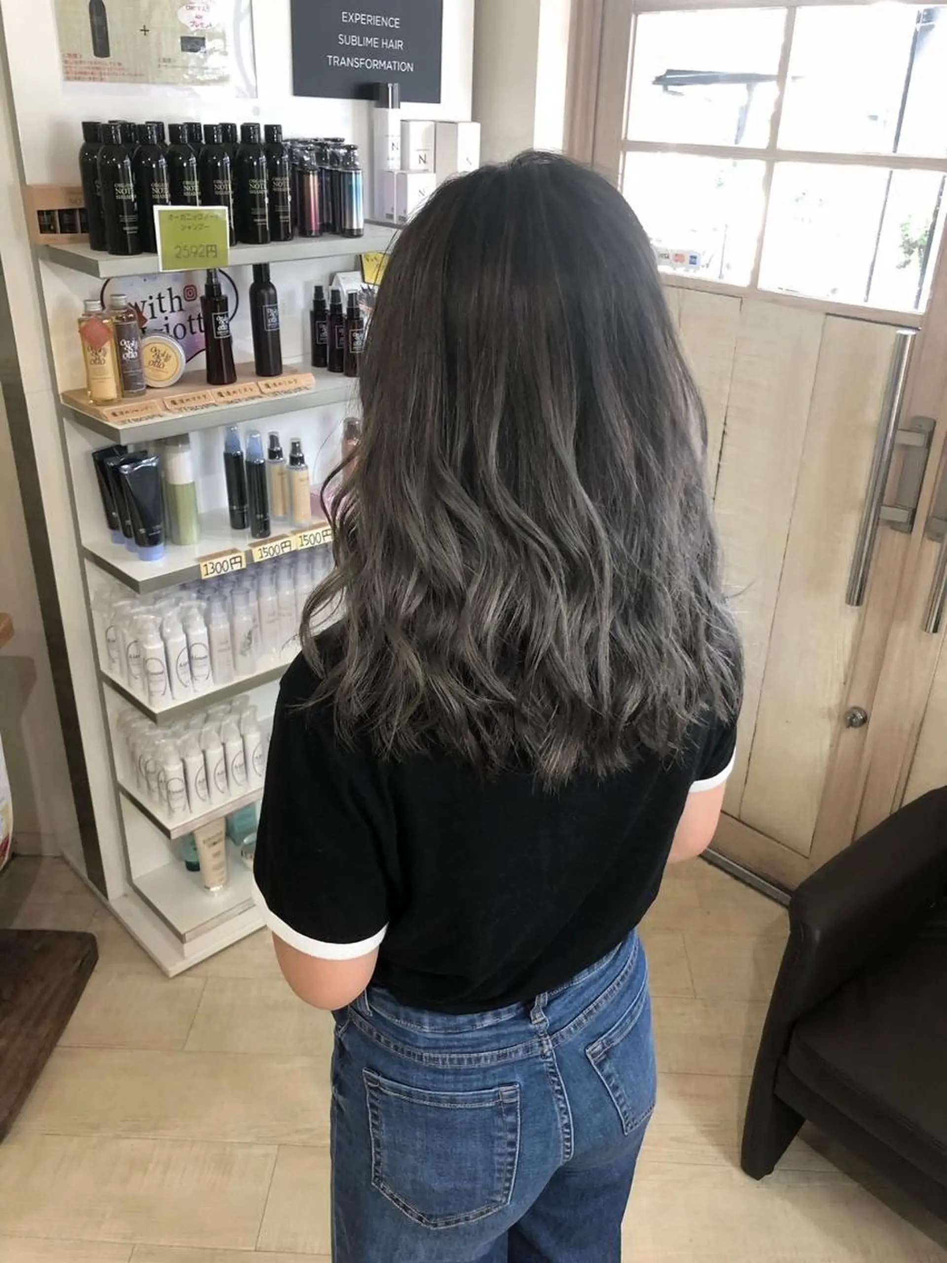カラー Merly Osakaのヘアスタイル