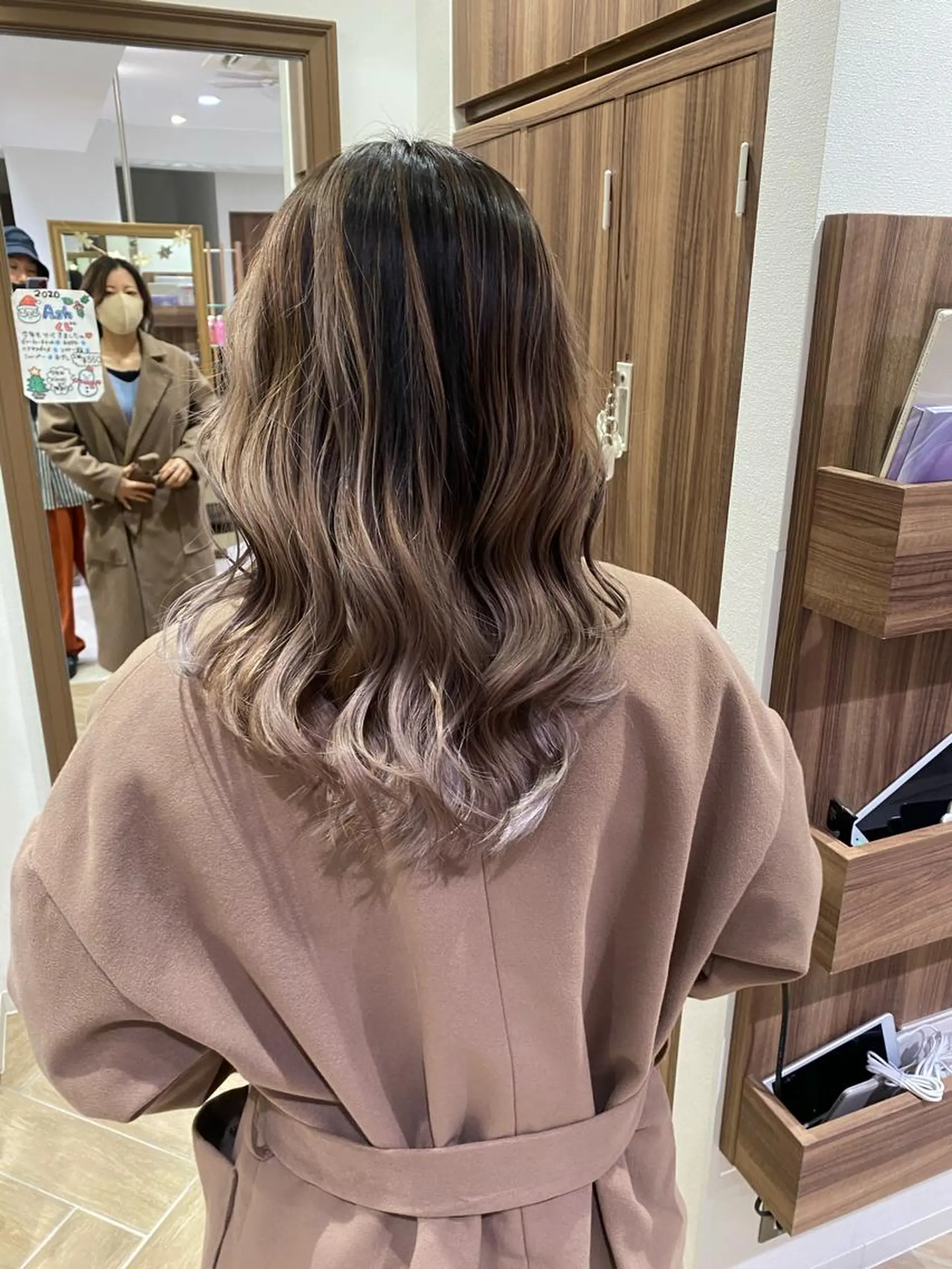 セミロング カラー バレイヤージュ レイヤーカット 💎大人ハイライト 💎上杉一也💎のヘアスタイル