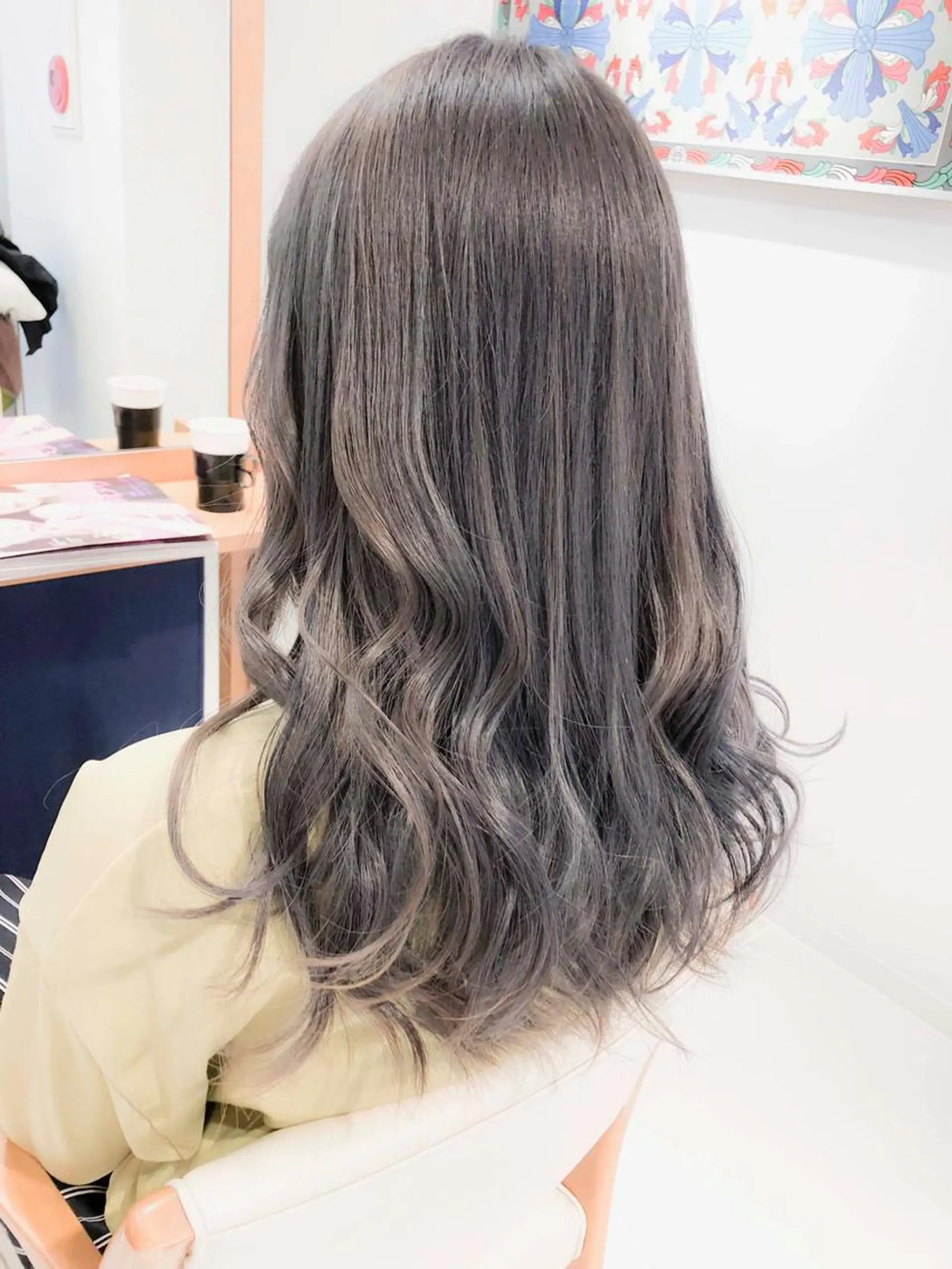 セミロング カラー グレージュ ラベンダーカラー ラベンダーグレージュ ラベンダーグレー ヘアカラー トリートメント Days 透明感カラーのヘアスタイル