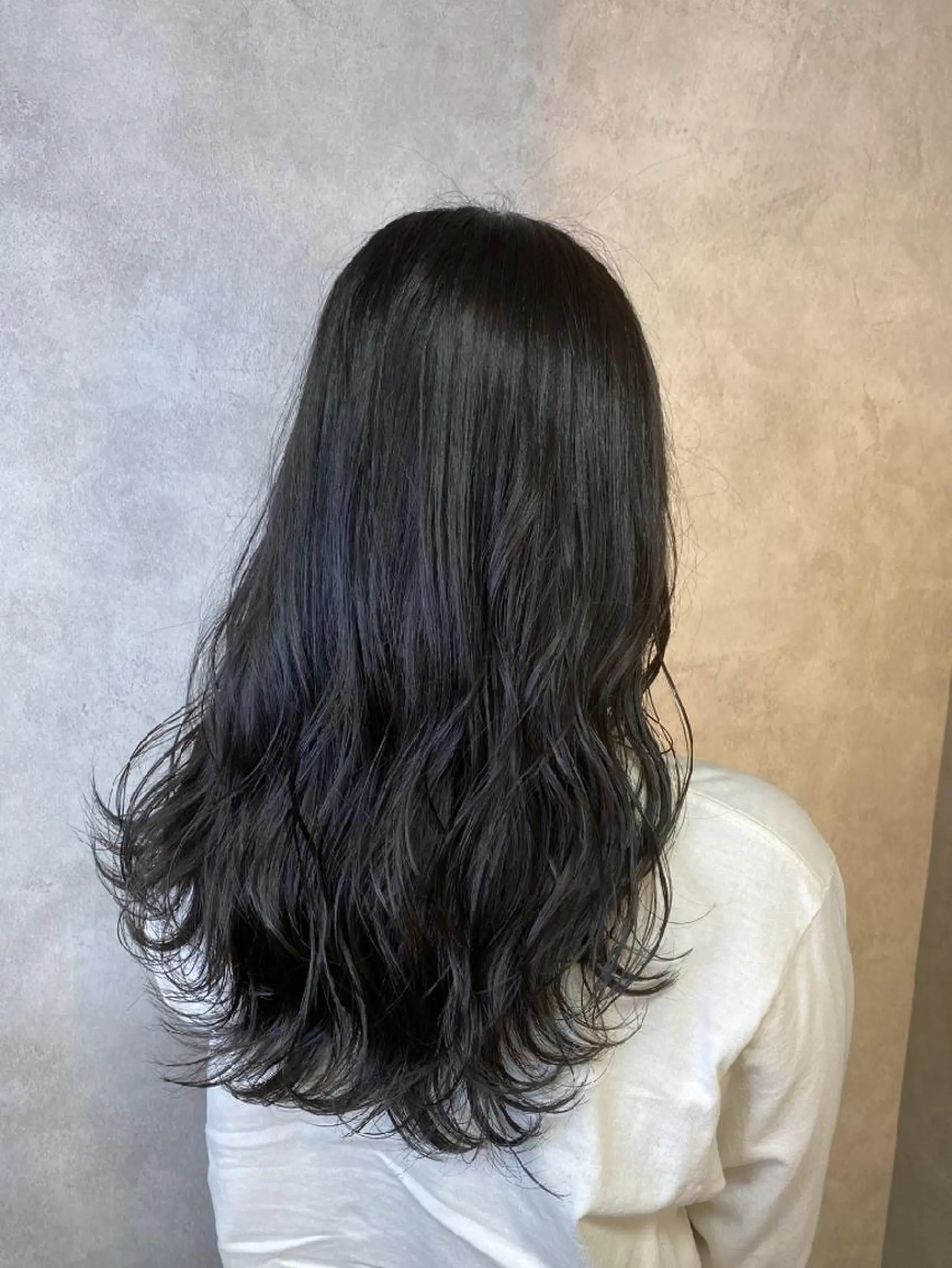 カラー セミロング バレイヤージュ 黒髪 ブルーカラー ブルーブラック ハイライトカラー RIENS♡xrea 山本優舞のヘアスタイル