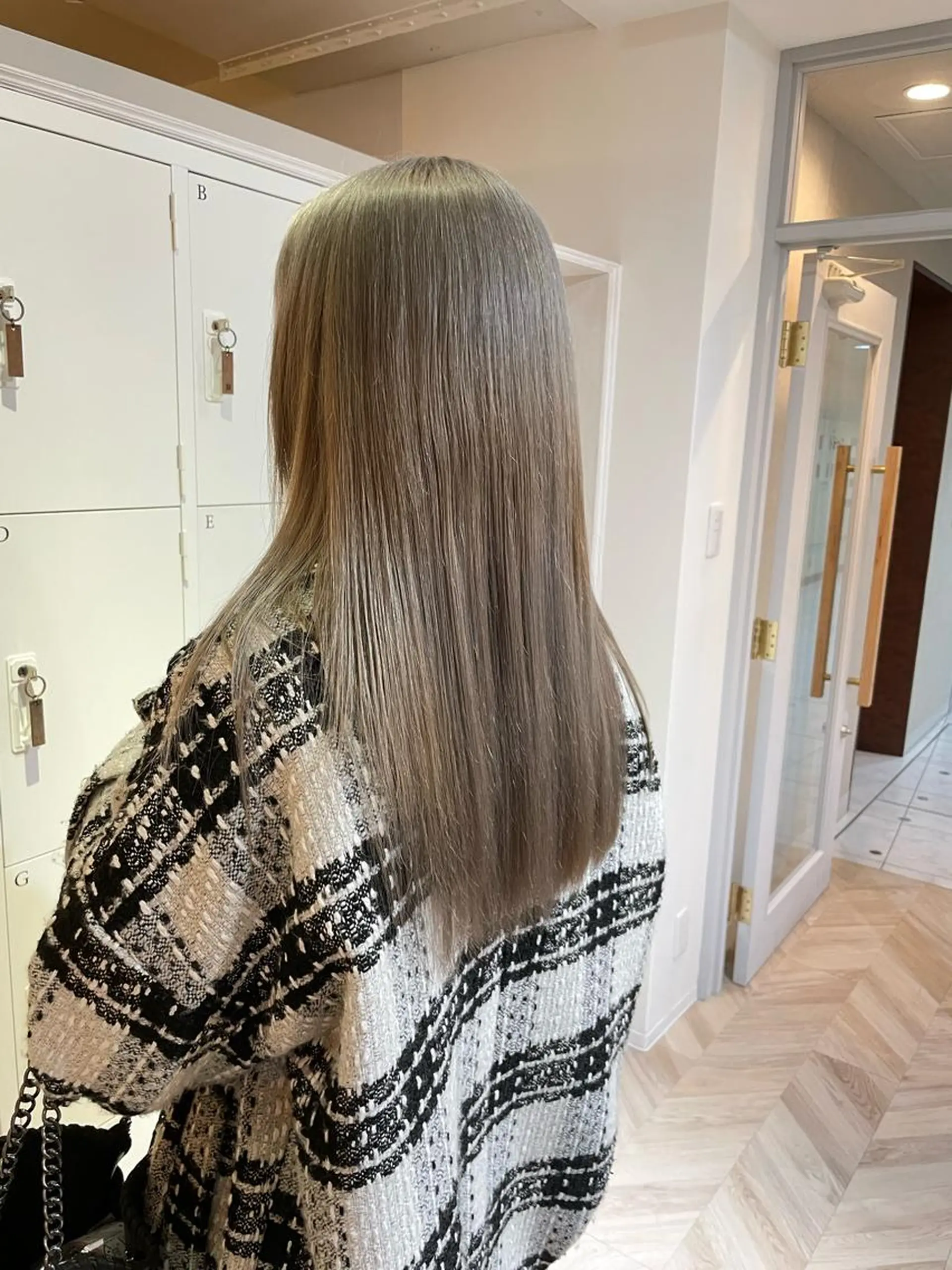 ロング カラー akane .のヘアスタイル