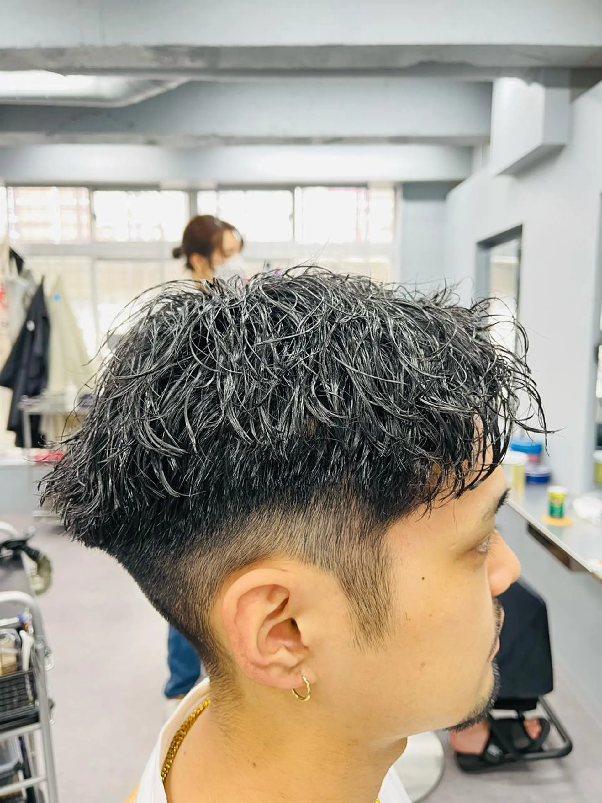 ショート パーマ メンズ センターパート フェードカット マッシュ メンズパーマ メンズツイストパーマ icon Blue所属・池袋メンズパーマ フェード純平のヘアスタイル