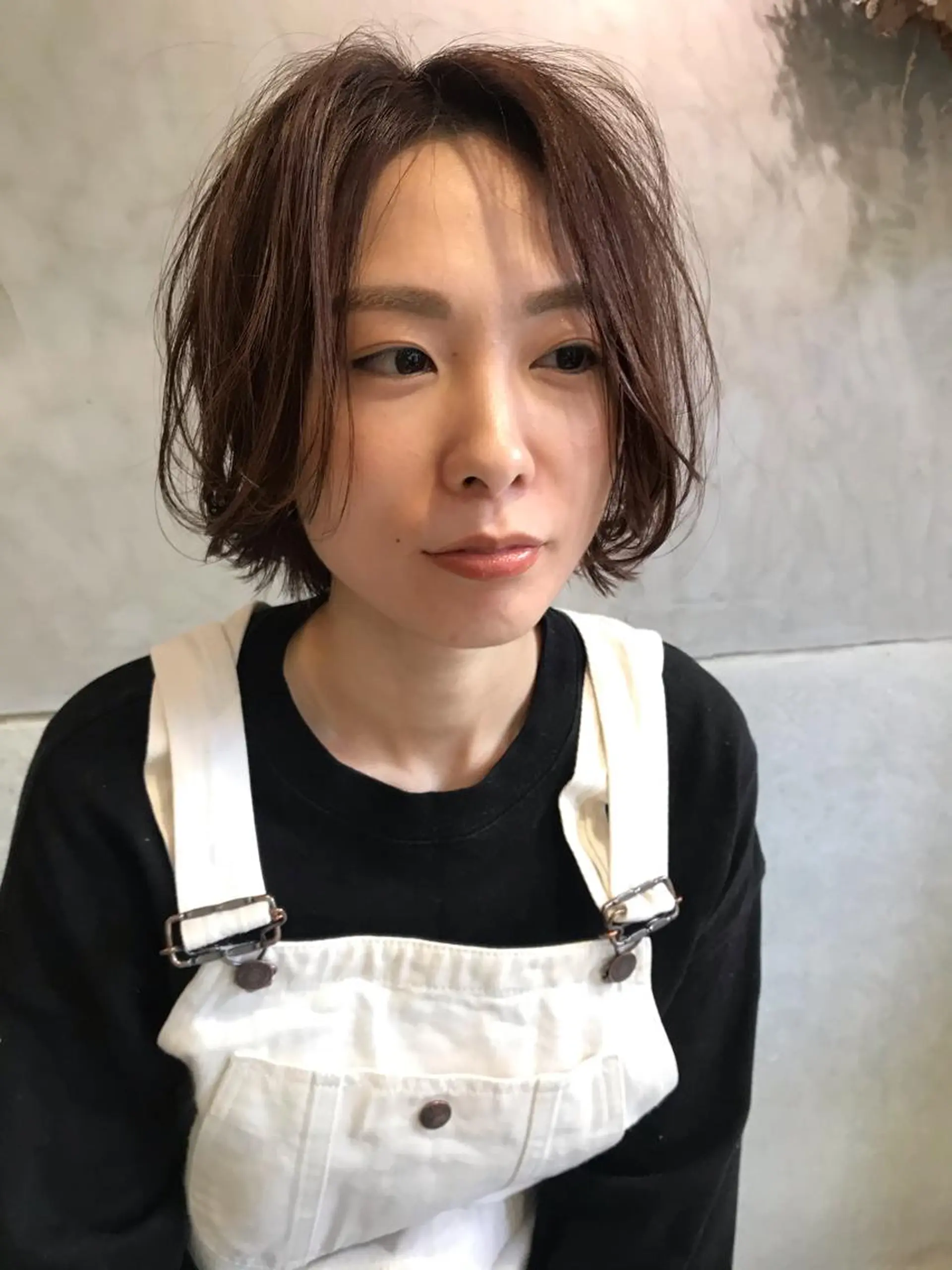 ミディアム ボブ カット ヘアカラー 縮毛矯正 トリートメント さの あやねのヘアスタイル