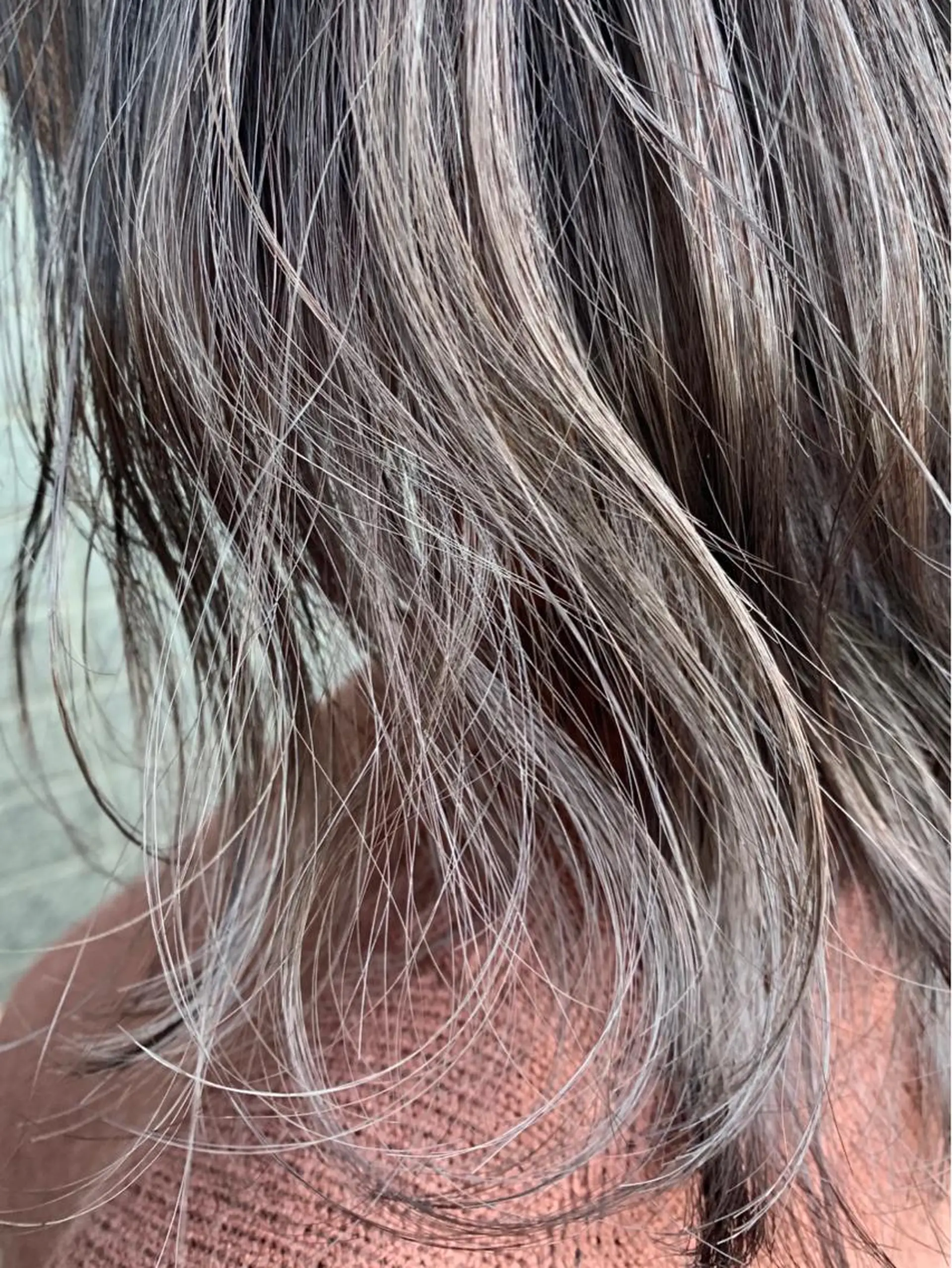 ミディアム カラー グレージュ raika .のヘアスタイル