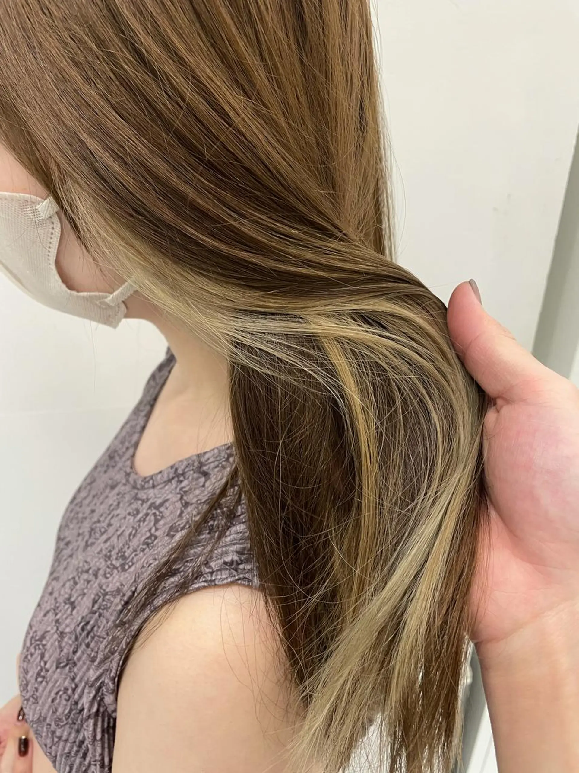 ロング カラー ベージュカラー ブロンド ブロンドベージュ イヤリングカラー 今だけカット無料✨ 表参道美容師 井出光のヘアスタイル