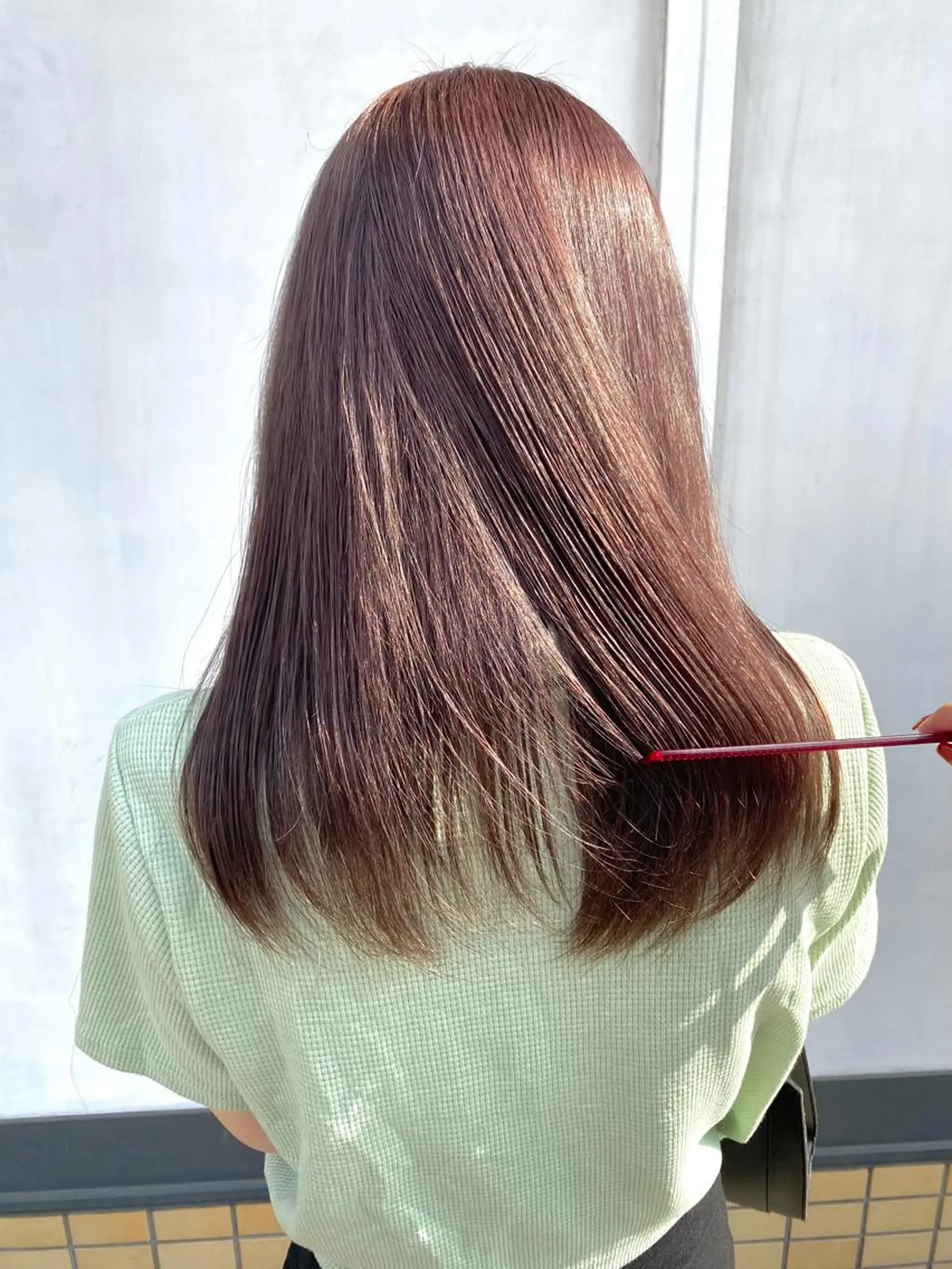 セミロング W所属・小林 朋花のヘアスタイル