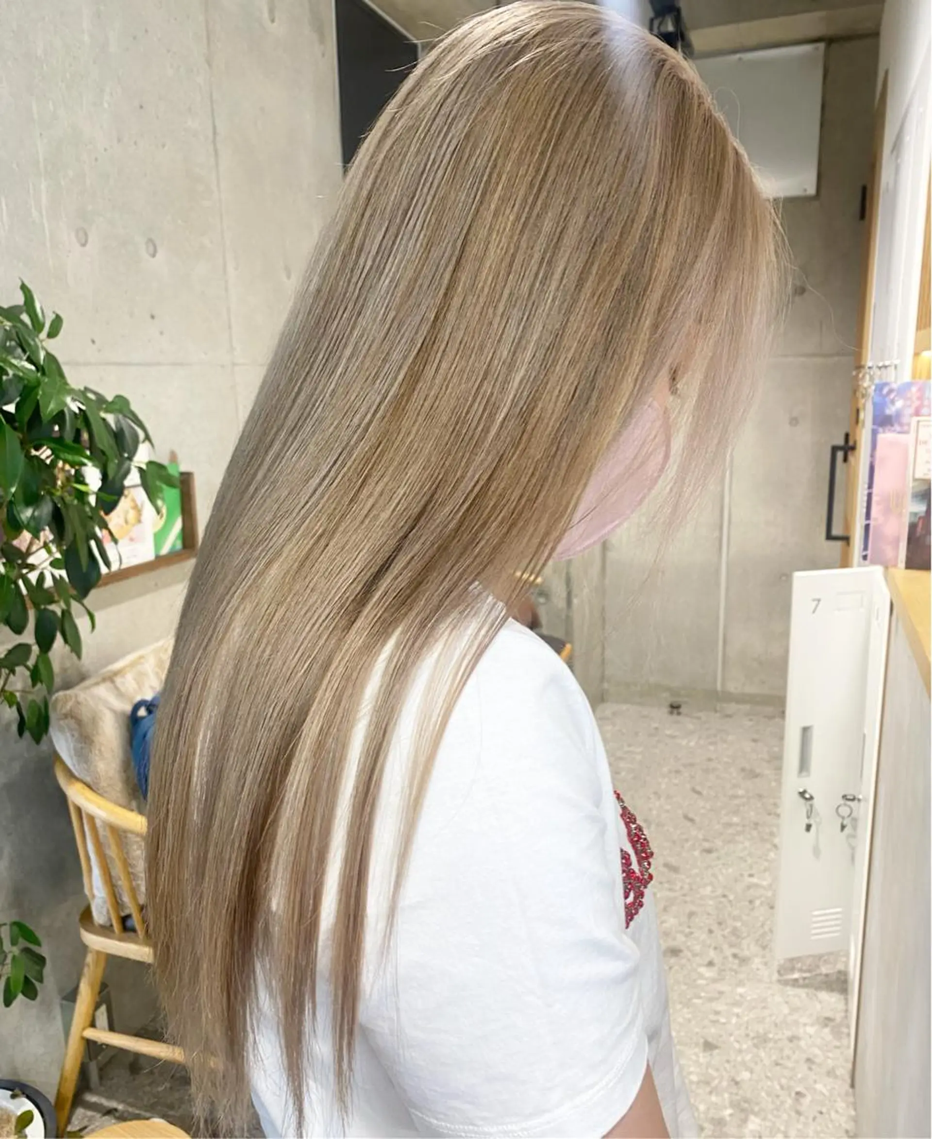 ロング カラー ベージュカラー ブリーチ その他 ブリーチカラーレイヤ ーカット🦋annaのヘアスタイル