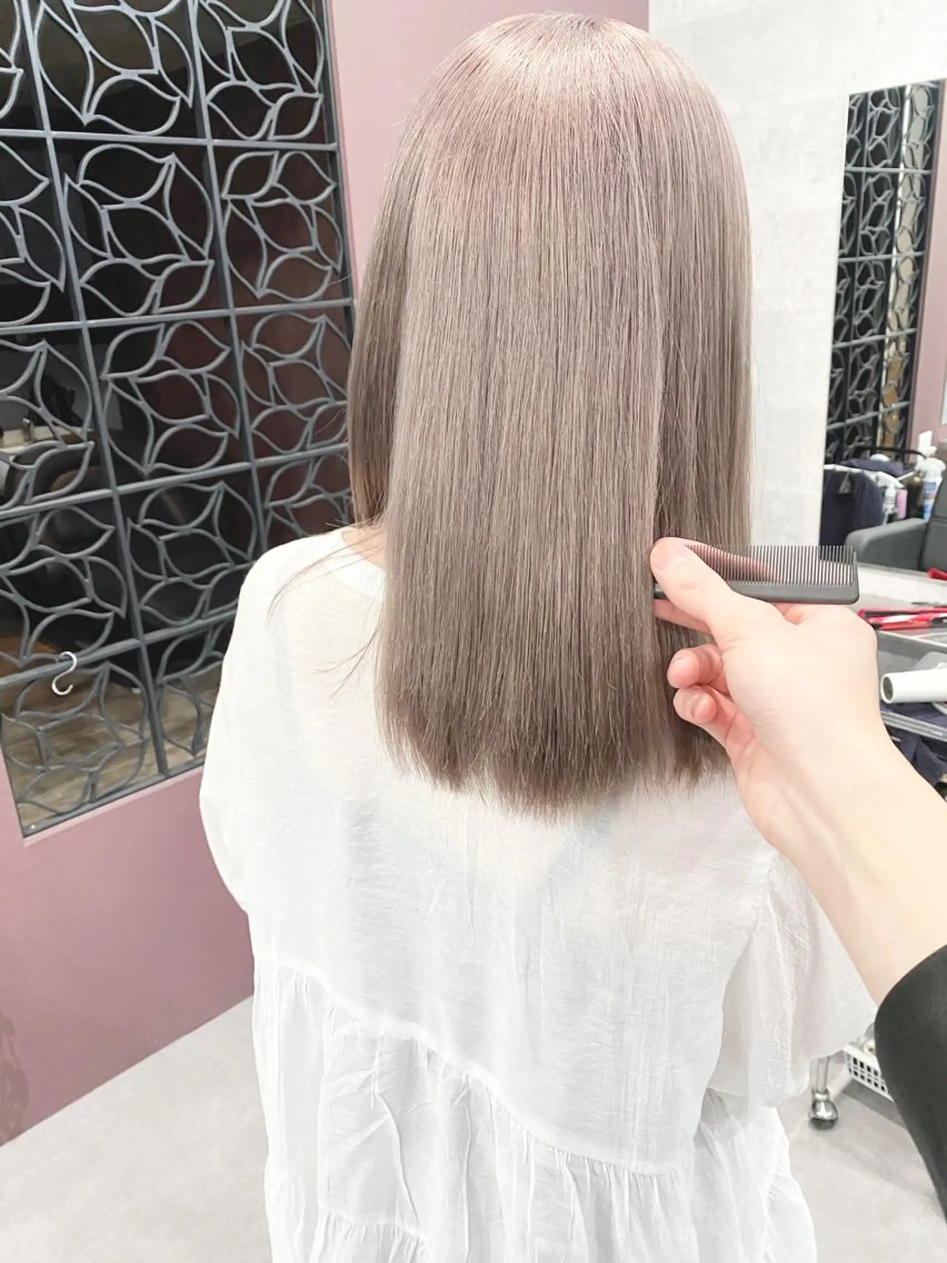 セミロング カラー ブリーチ Via officialのヘアスタイル