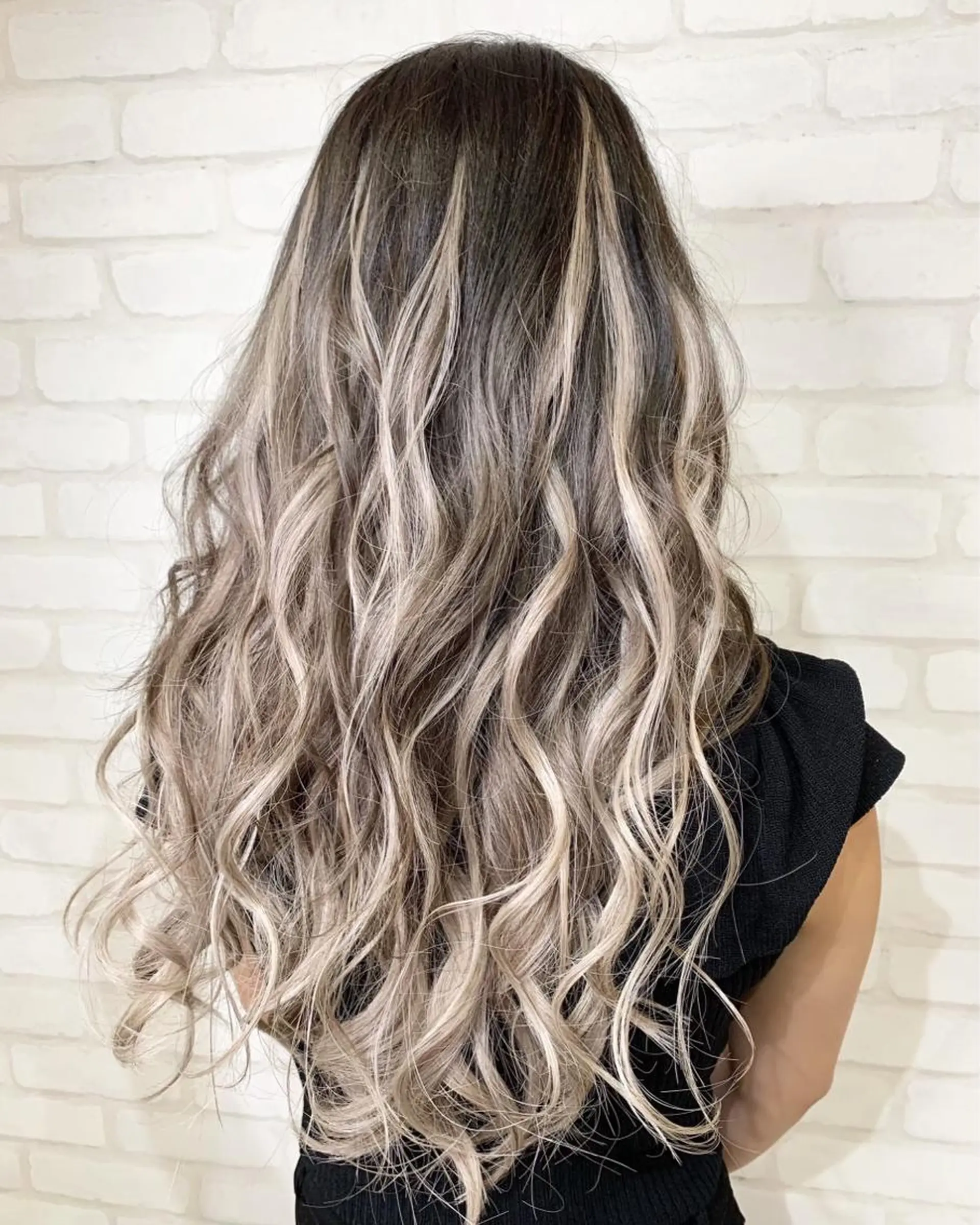 ロング カラー シールエクステ バレイヤージュ エクステ レイヤーカット 🪐 TenTen🪐のヘアスタイル