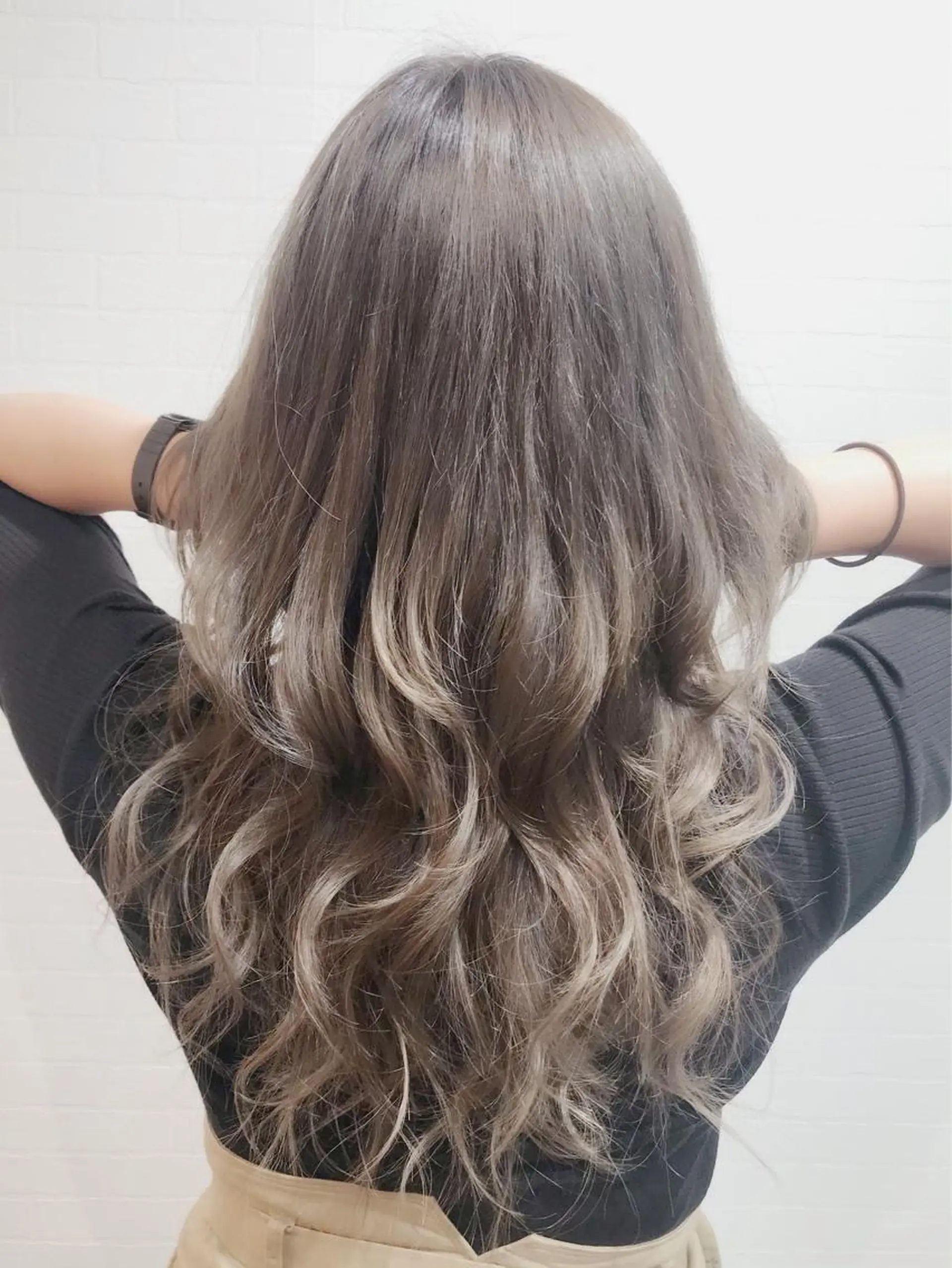 セミロング カラー ブリーチ ブルーカラー GRANLUSSO 〜グランルッソ駅前店所属・木口 嘉美のヘアスタイル