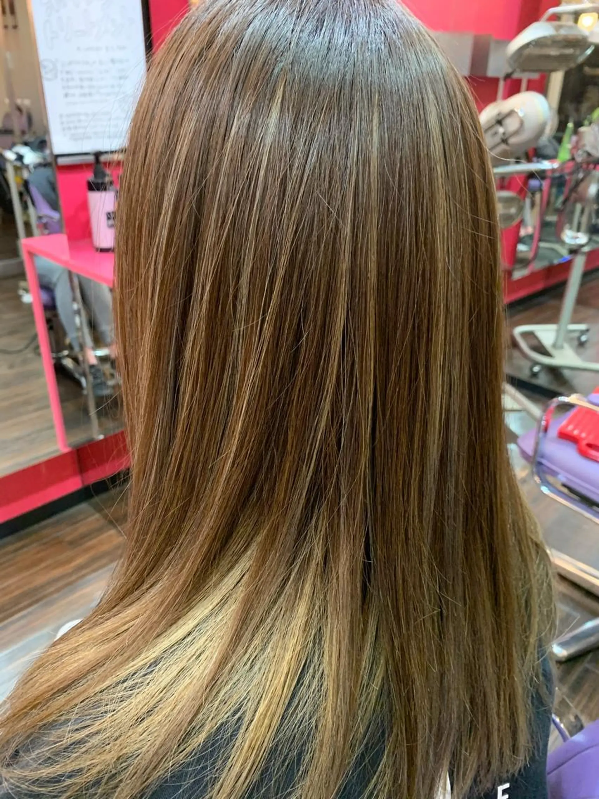 セミロング カラー ヘアアレンジ ブリーチ グラデーションカラー ハイライトカラー ハイライト 西尾 太郎のヘアスタイル