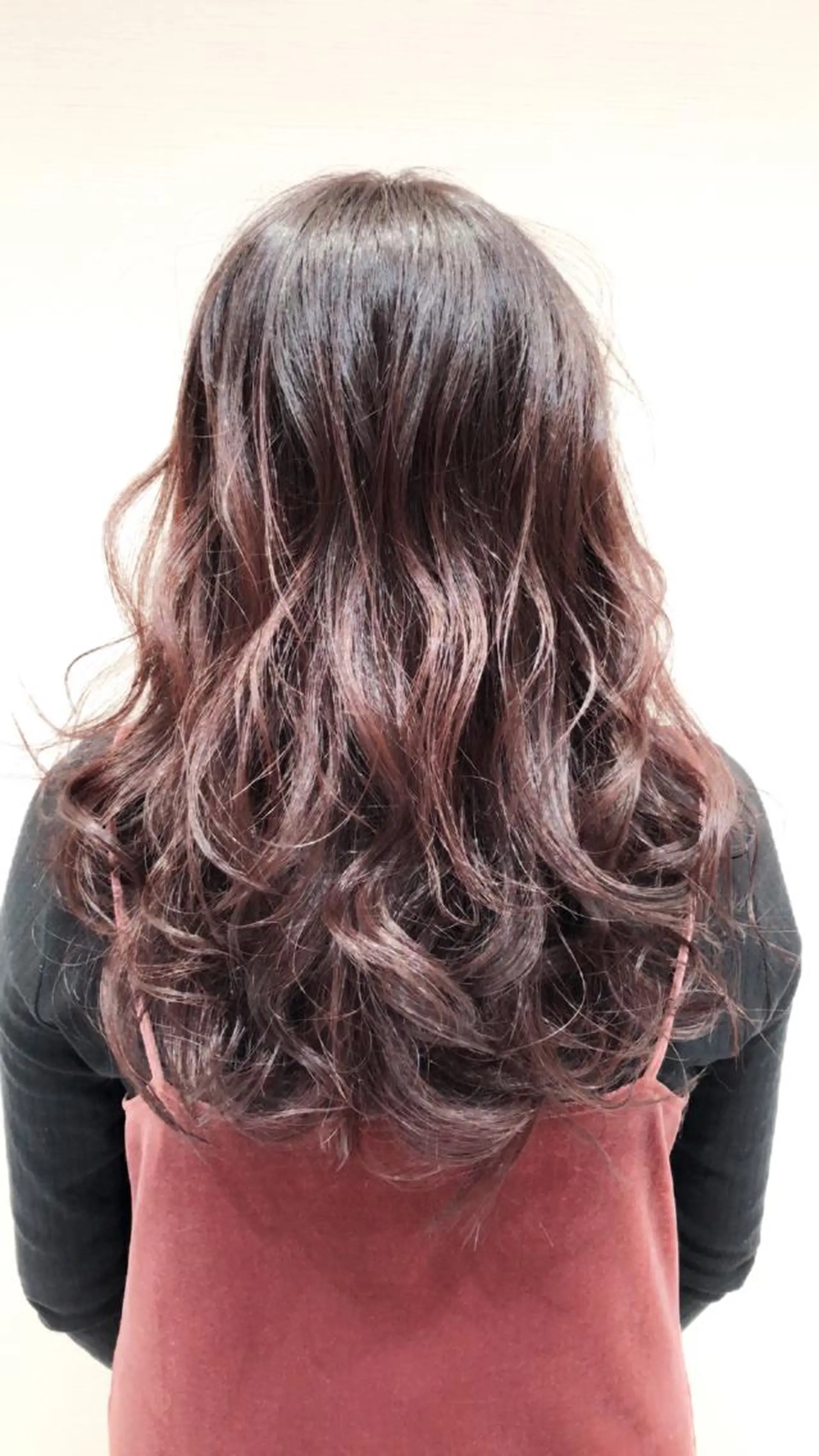 ロング カラー グラデーションカラー ピンクカラー 赤阪 優奈のヘアスタイル