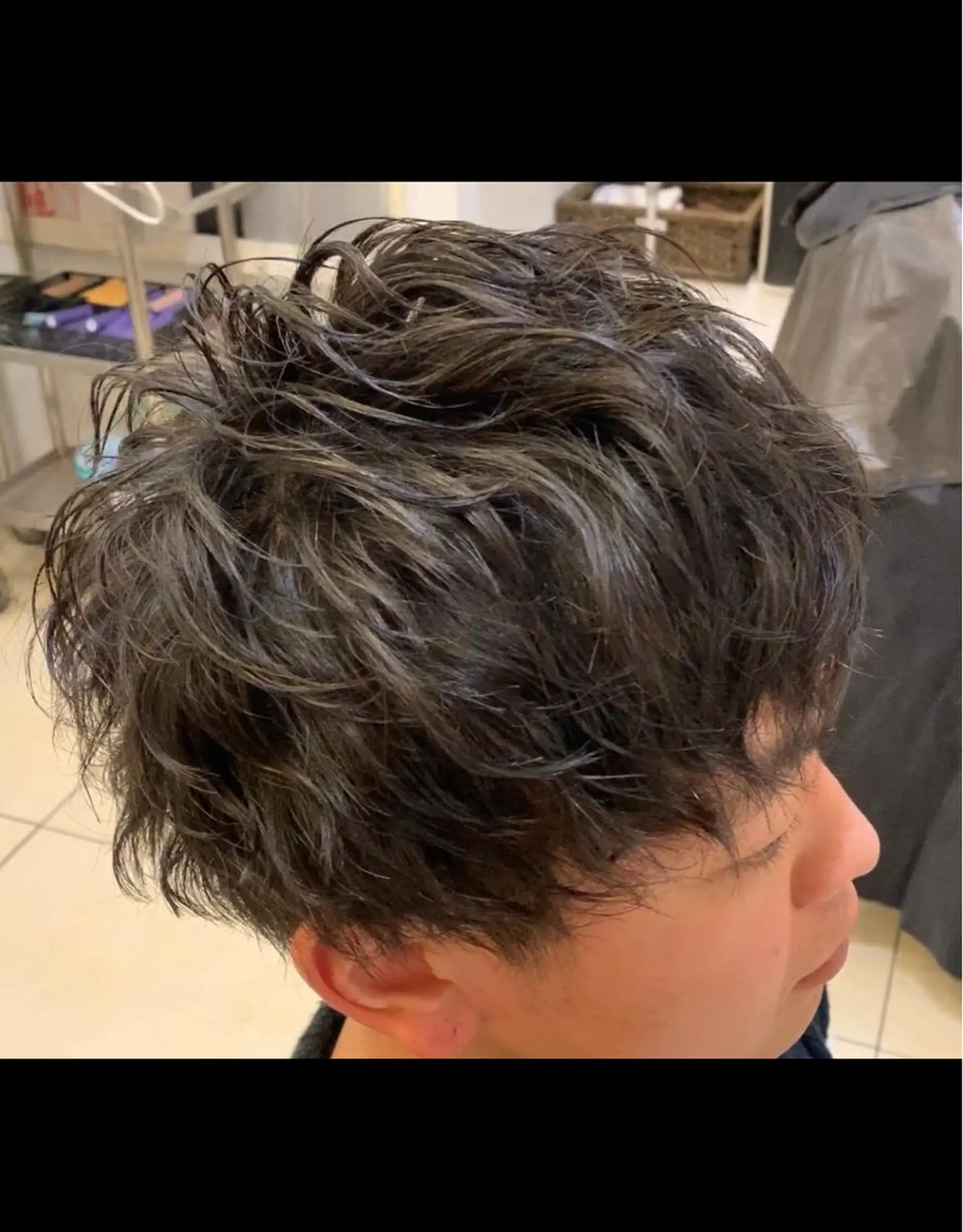 ショート パーマ メンズ メンズパーマ スパイラルパーマ カット パーマ 韓国風メンズ/毛流れ ヘアなら須田龍世のヘアスタイル