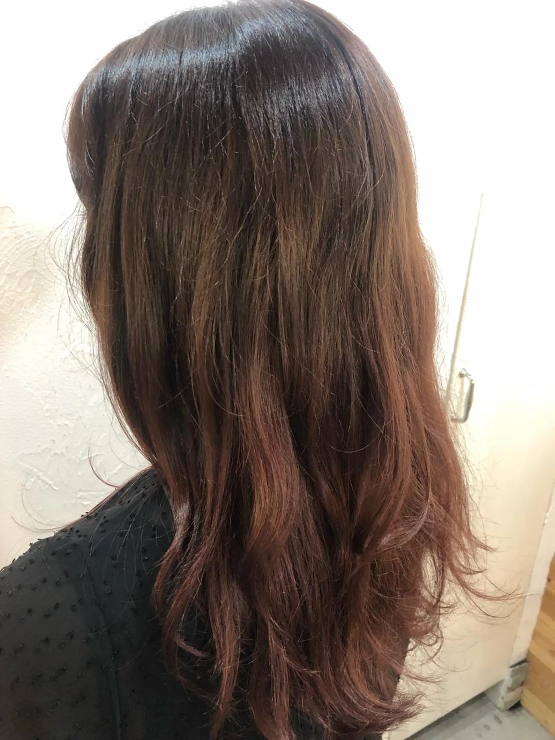 セミロング カラー 髪質改善&ブリーチ 伊勢 祐一郎のヘアスタイル