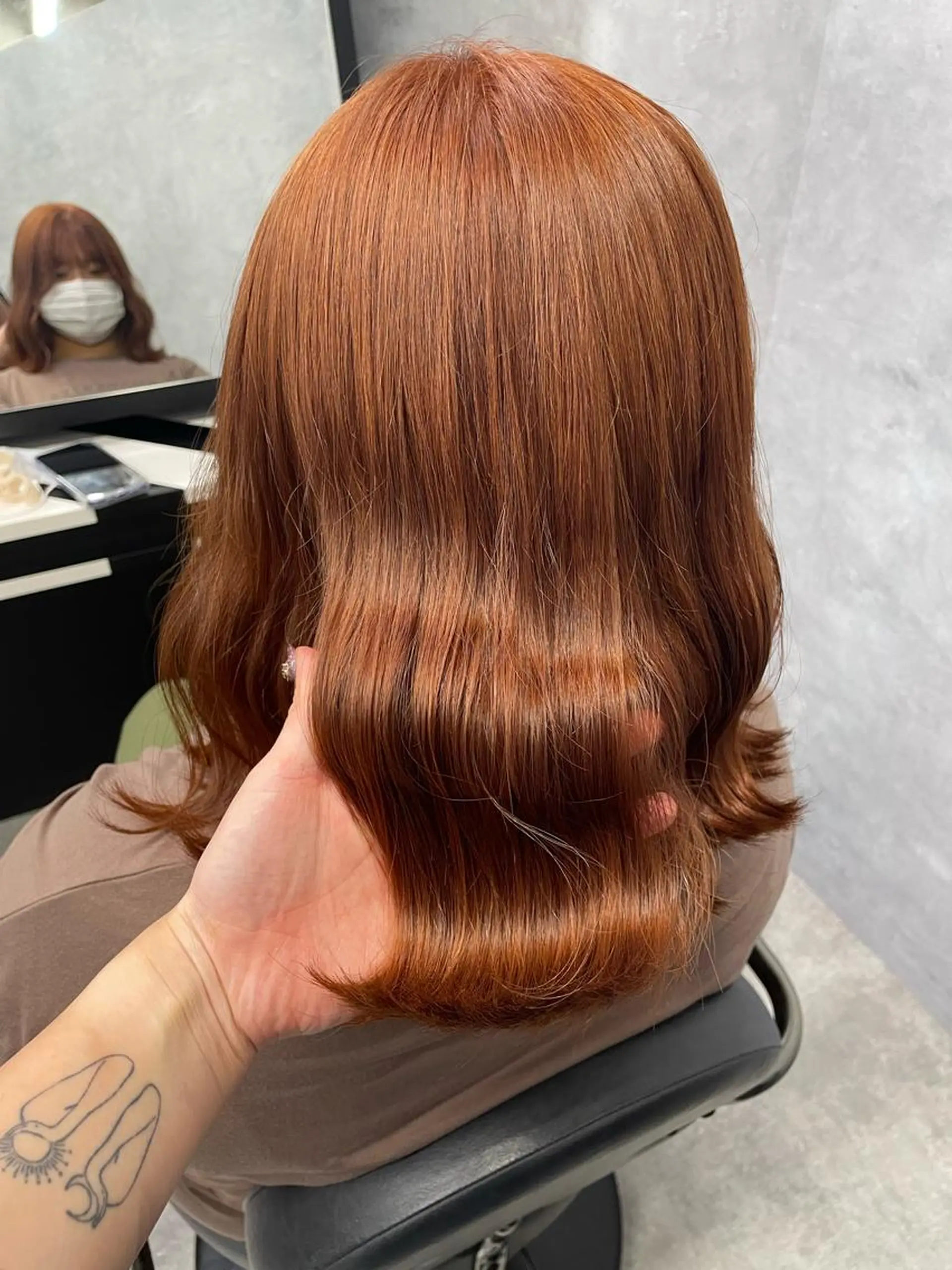 ミディアム オレンジブラウン Cielro【 シェイロ 】所属・Cielro/ダブル カラー/西田咲希のヘアスタイル