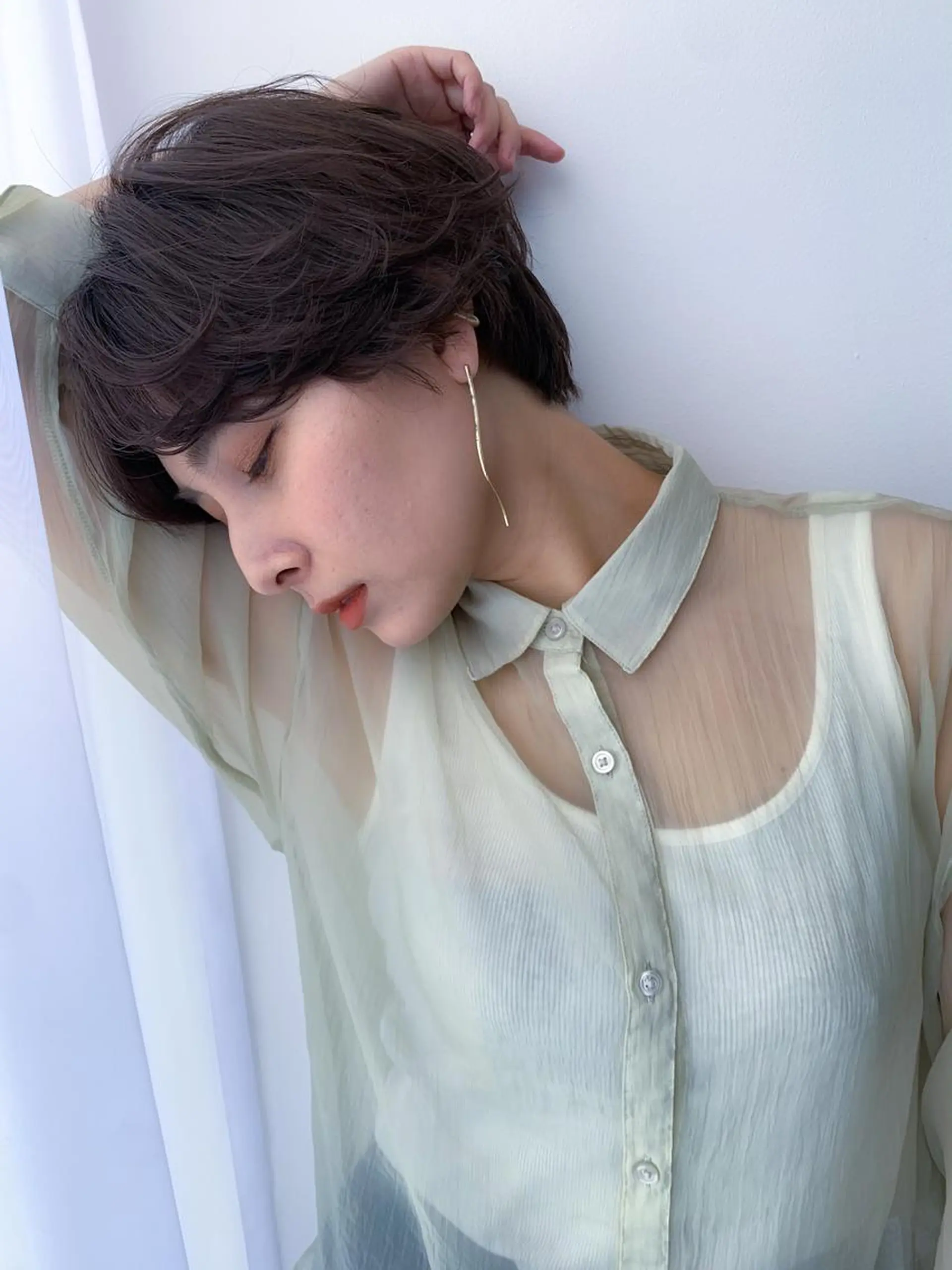 ショート カラー アッシュ ブリーチ ケアブリーチ 透明感カラー ダブルカラー モリシュンスケ /レイヤー/髪質改善のヘアスタイル