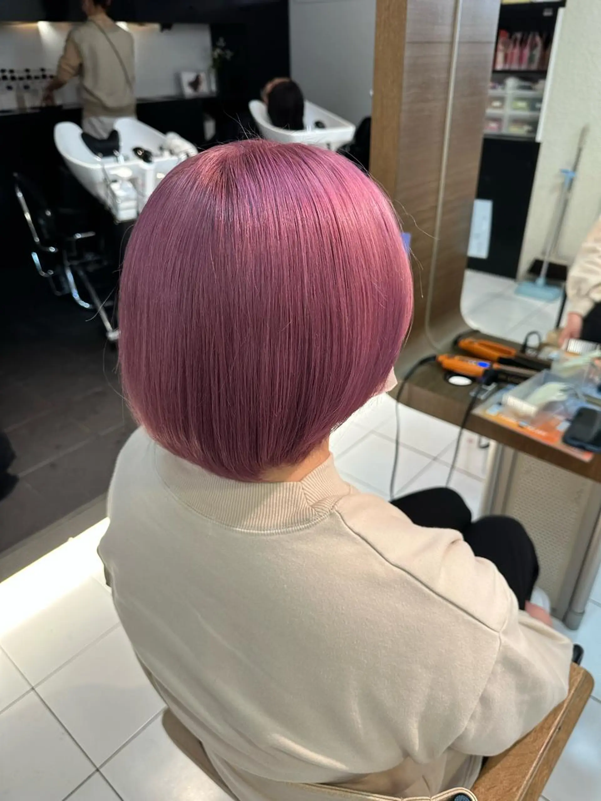 ショート カラー ブリーチ ピンクカラー ホワイトピンク ヘアカラー トリートメント アニメオタク美容師✂ miharuのヘアスタイル