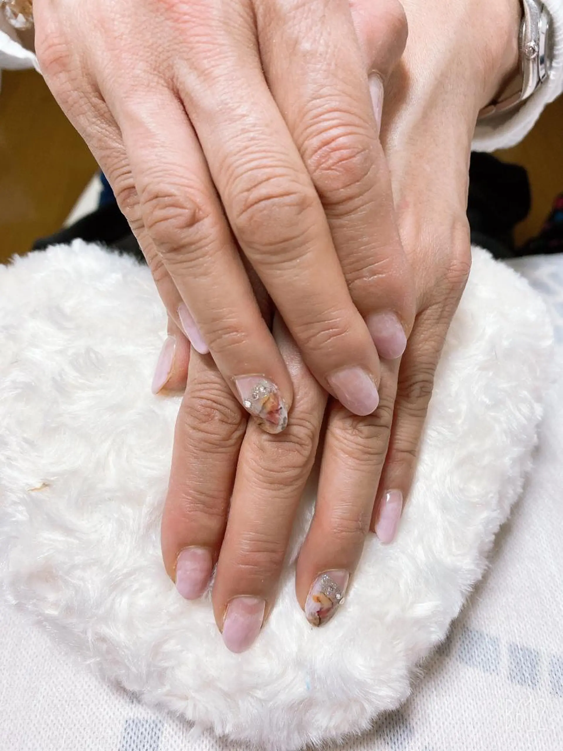 ネイル 大理石ネイル(マーブル) ピンク ピンクベージュ The Best Beauty受付担当のヘアスタイル