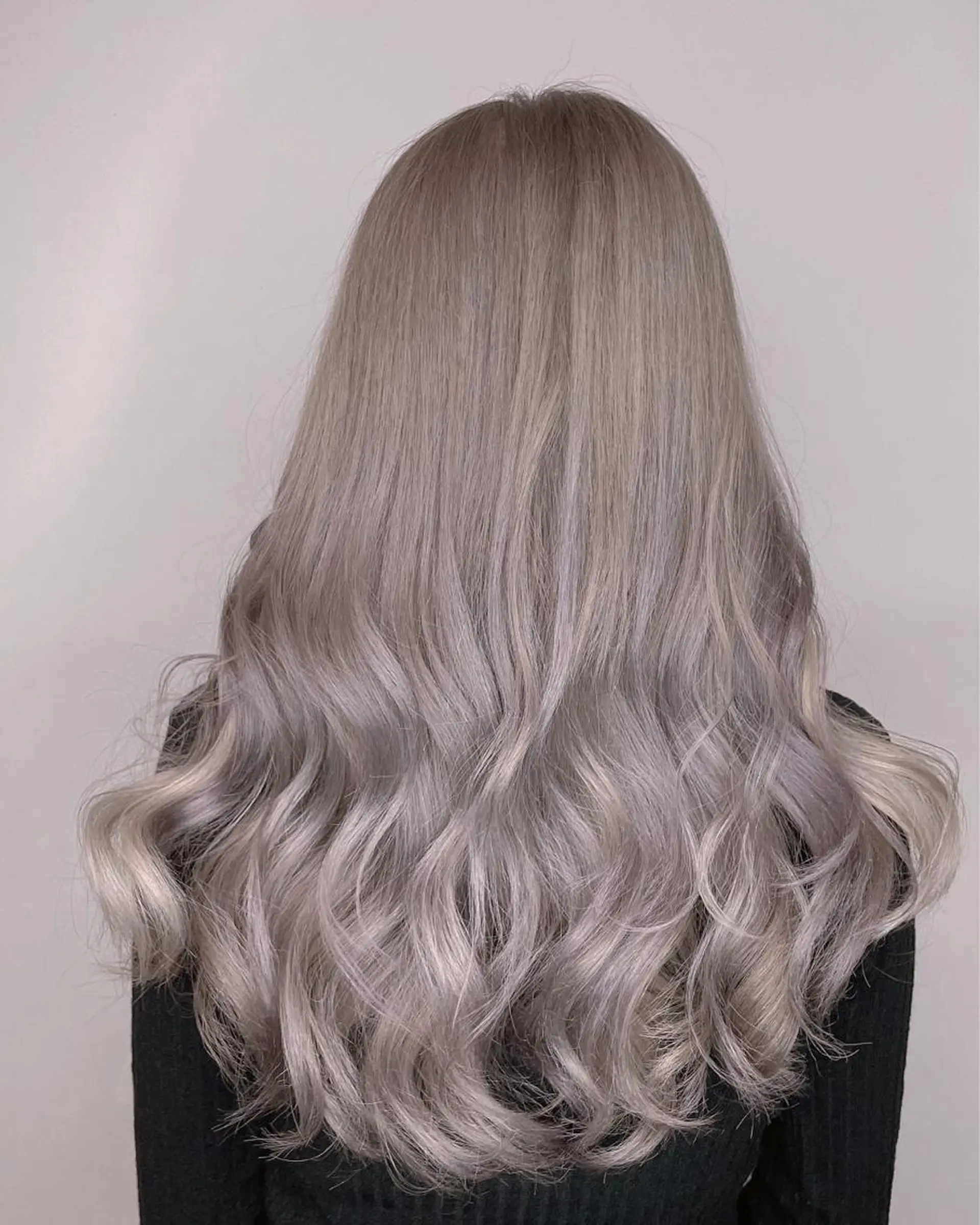 ロング カラー アッシュ アッシュグレー ブリーチ ダブルカラー ラベンダーカラー エクステ/ハイトーン レイヤーHIROのヘアスタイル
