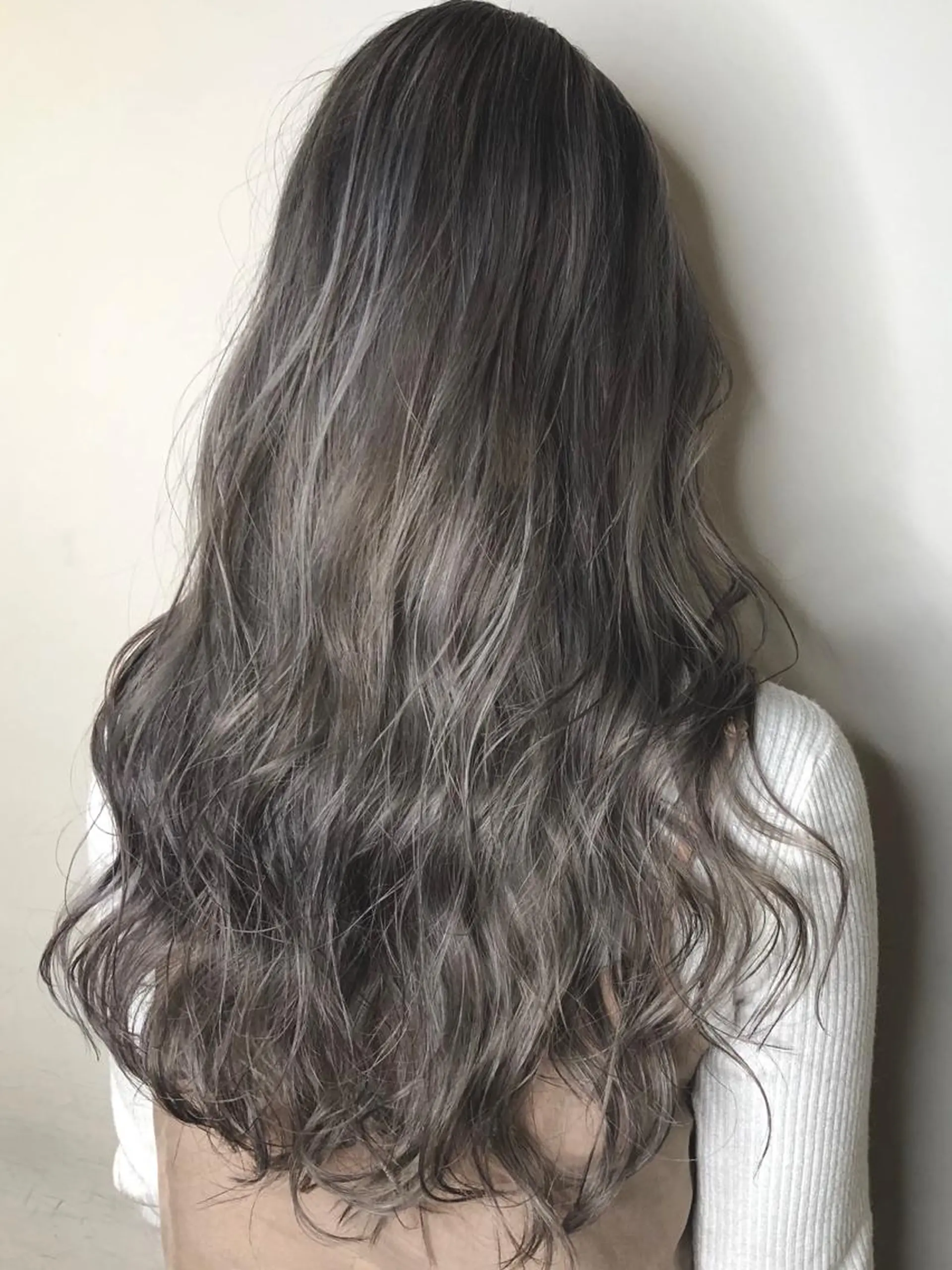 ロング カラー アディクシーカラー 透明感カラー ハイライトカラー イルミナカラー シルバー LIZE nex the salon 渋谷【ライズ ネックス ザ サロン】所属・大人レイヤー/海外 /韓国/濱口のヘアスタイル