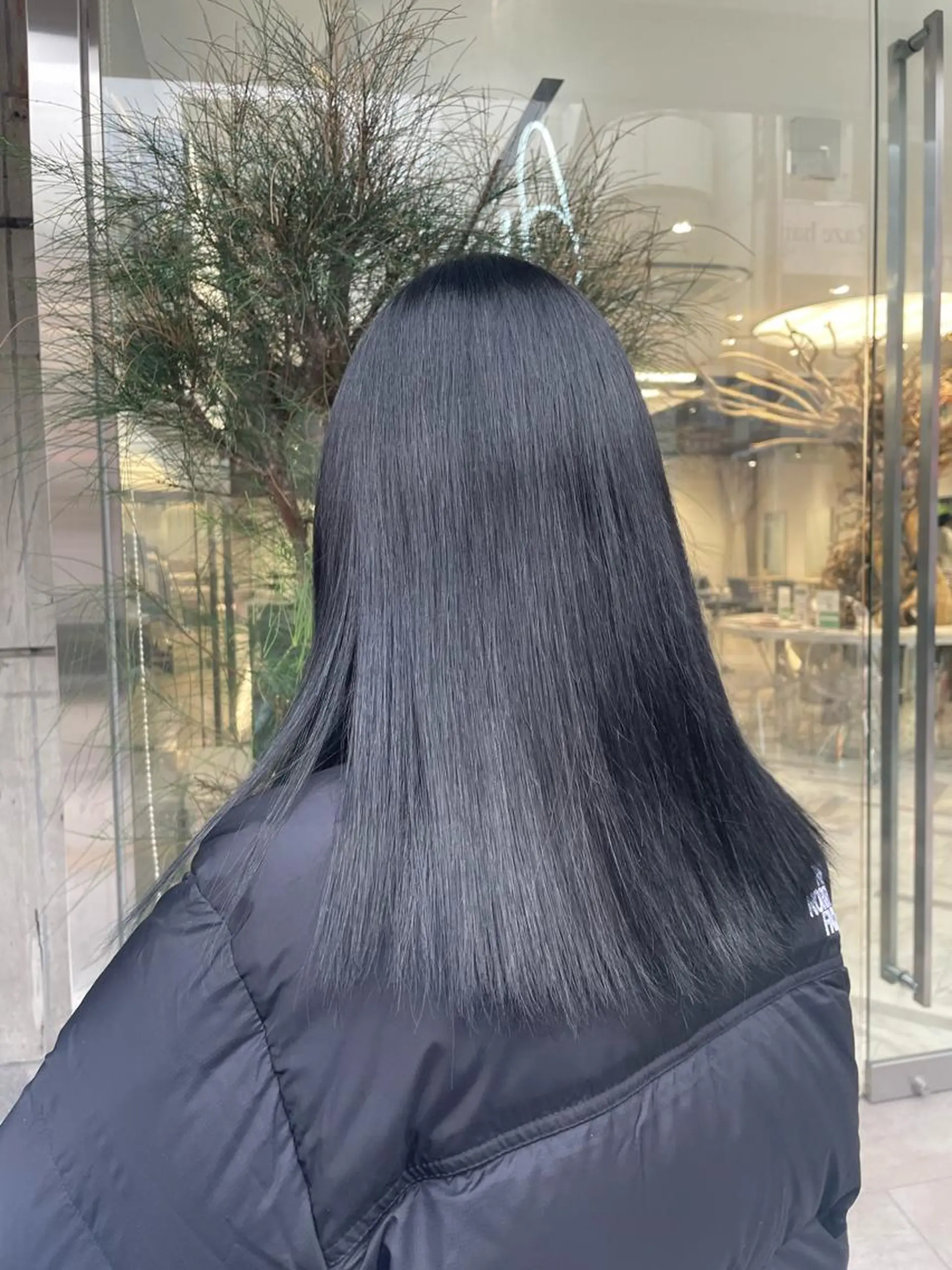 ミディアム カラー 黒髪 ブルーカラー ブルーブラック ヘアカラー 🧁はるひ/ ZEST Ivy🎀のヘアスタイル