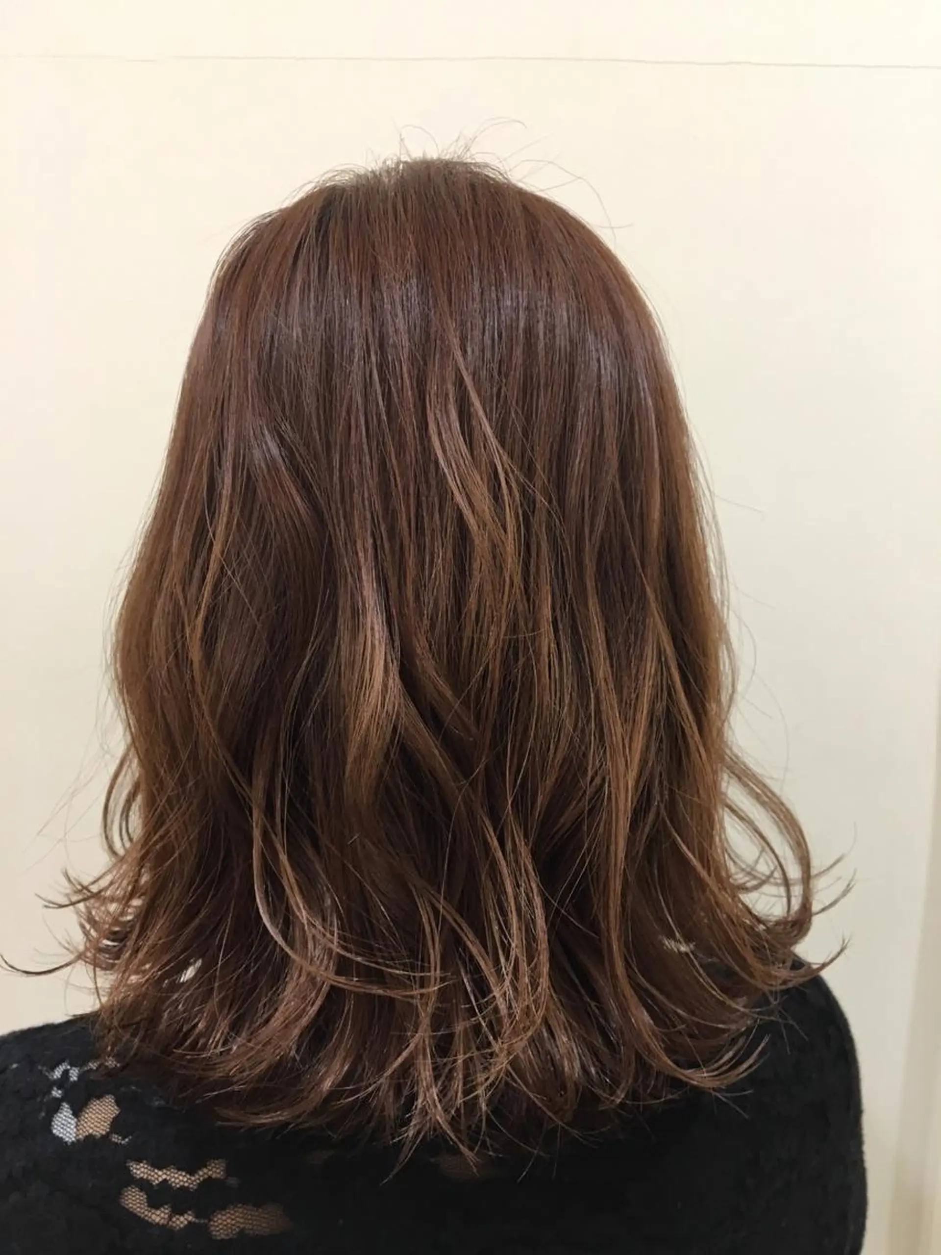 ミディアム ぱつっとボブ/ 小野あかねのヘアスタイル