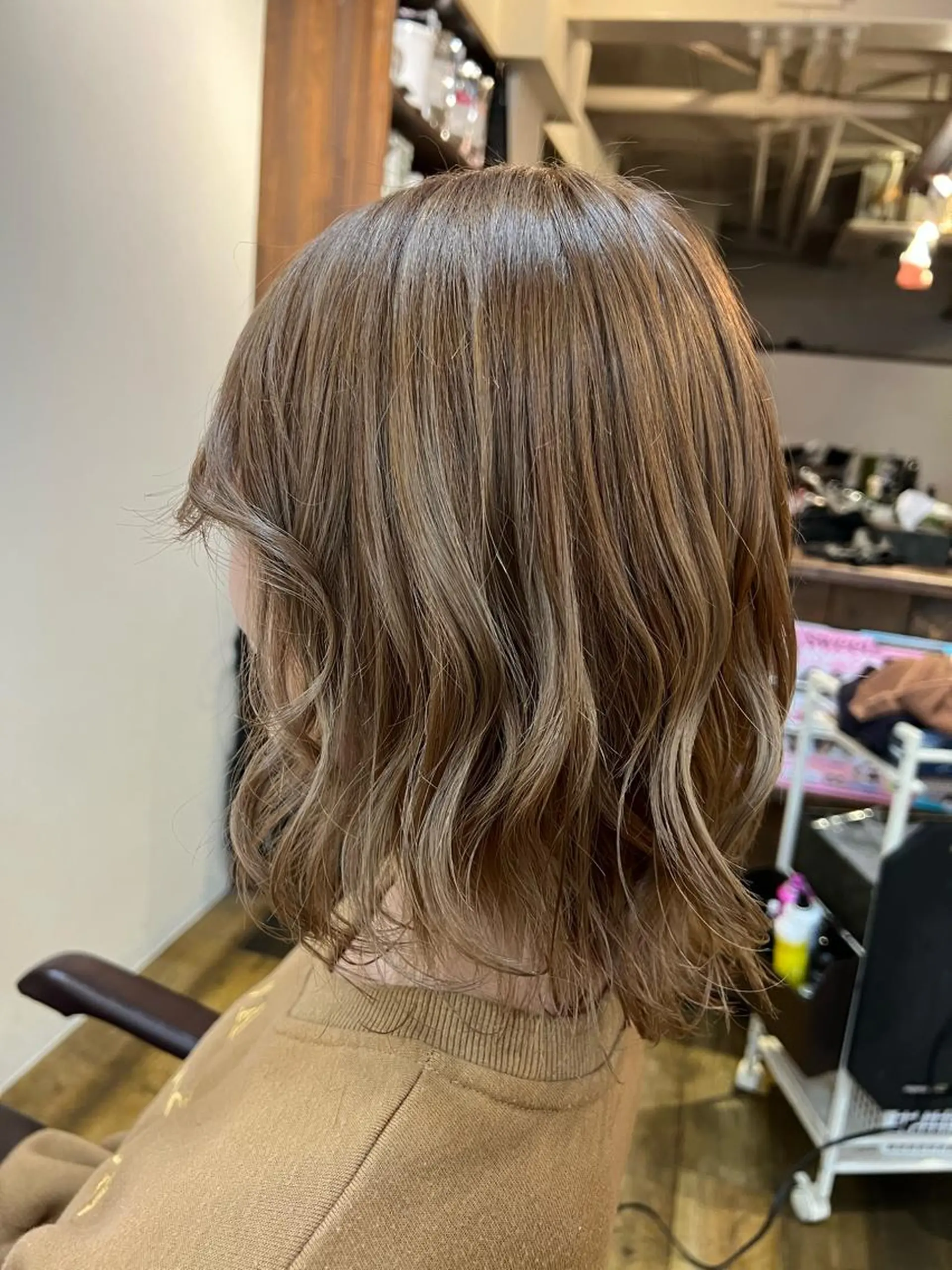 ミディアム カラー ベージュカラー 大西 碧海のヘアスタイル