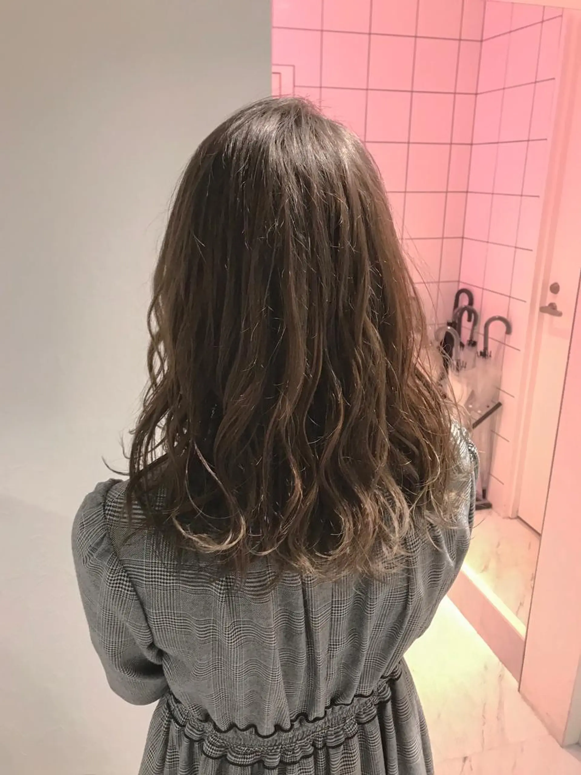 セミロング カラー ベージュカラー ブリーチ 透明感カラー ミルクティーベージュ 赤み消し韓国ヘア レイヤー縮毛🤍渡邉のヘアスタイル