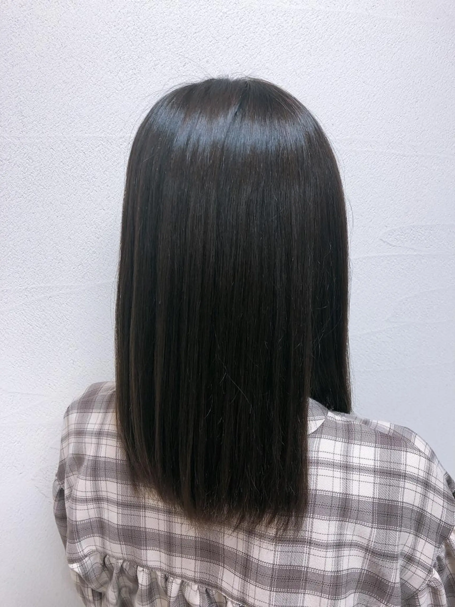 セミロング アッシュ アッシュブラウン カット 縮毛矯正 阿部 美咲のヘアスタイル