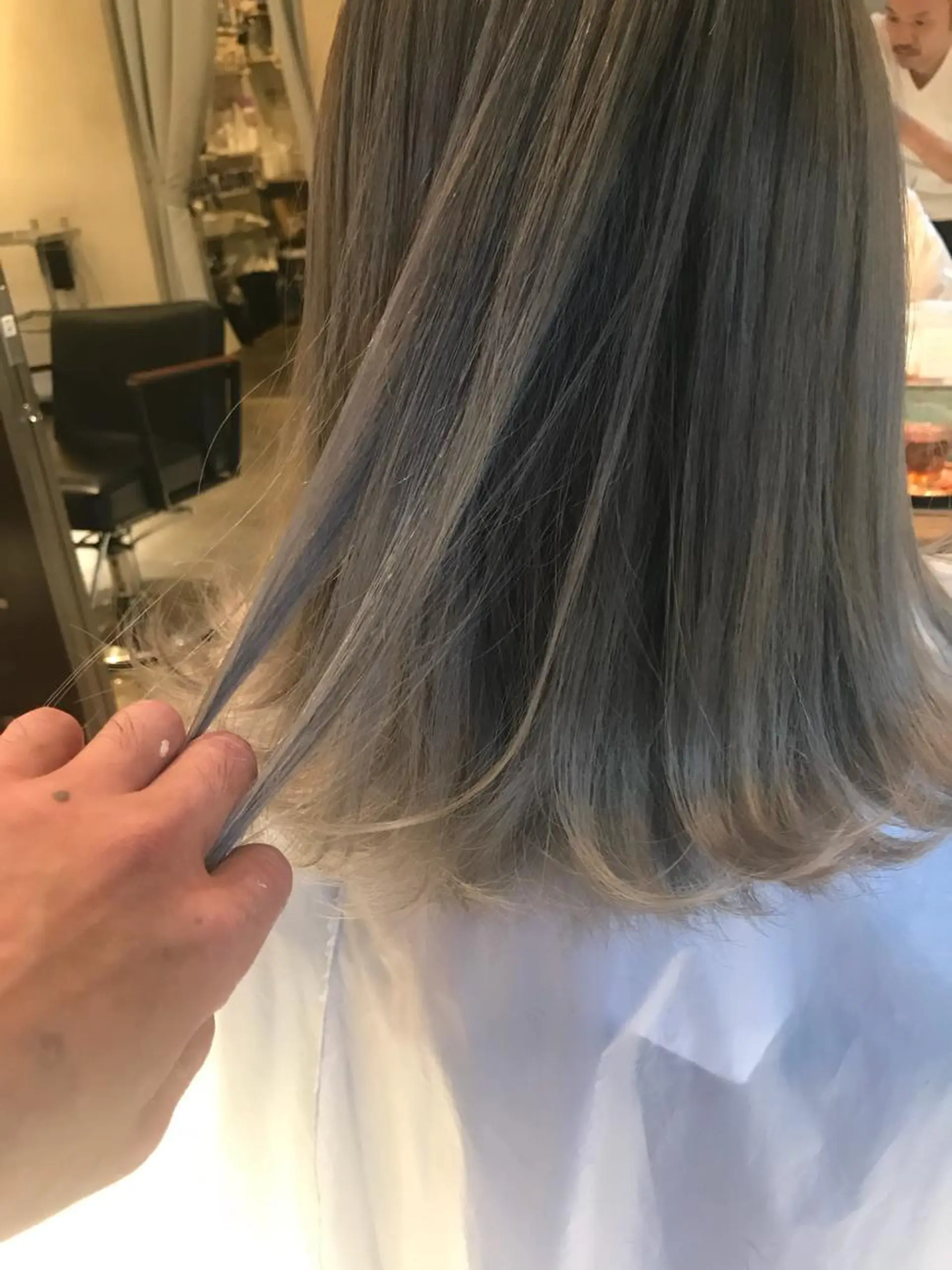 ミディアム カラー バレイヤージュ レイヤーカット ヘアカラー トリートメント ケア剤オタク×海外 ヘア長谷川裕起のヘアスタイル