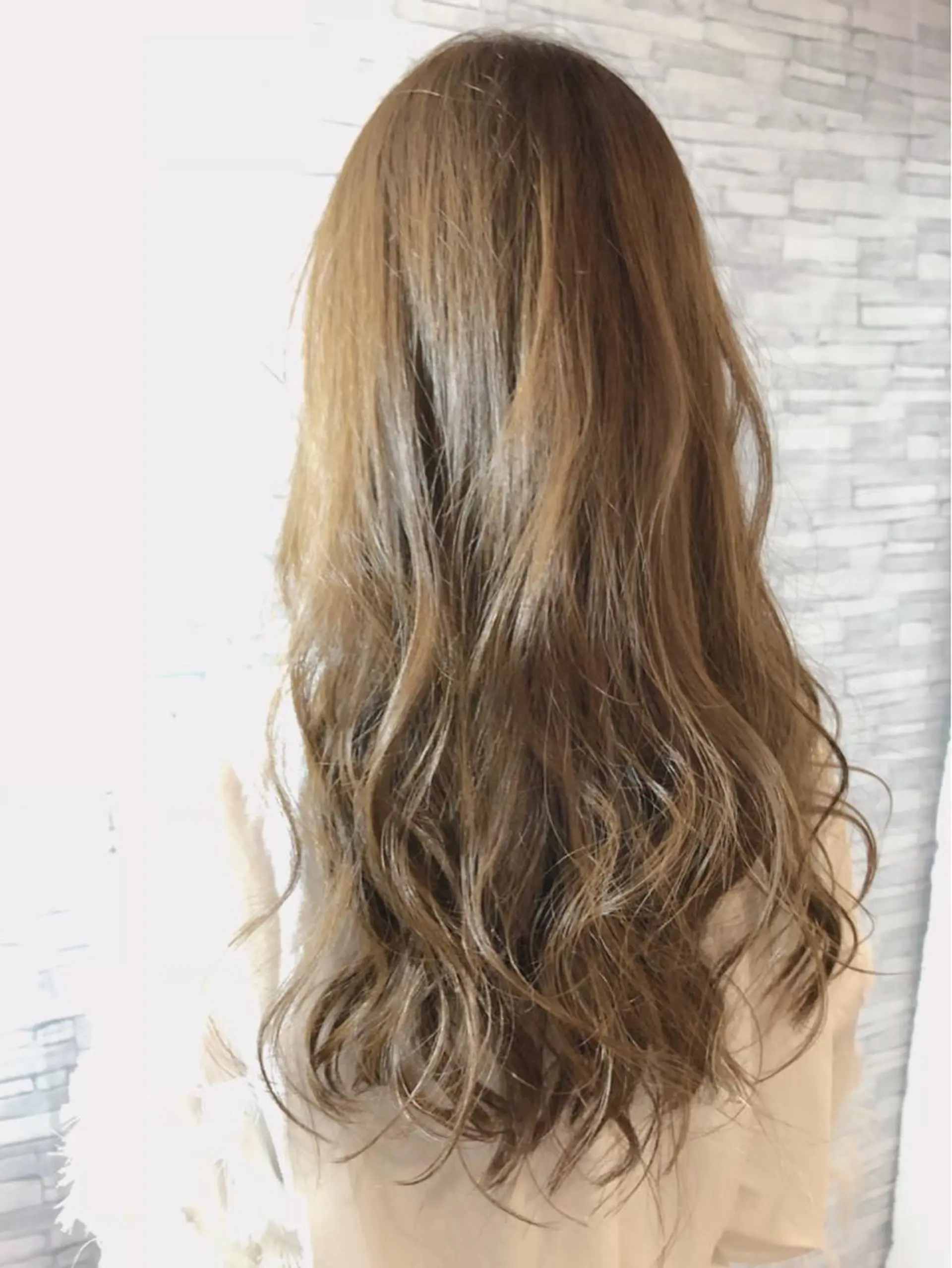 ロング カラー アッシュ ベージュカラー 透明感カラー イルミナカラー 福森 みずきのヘアスタイル