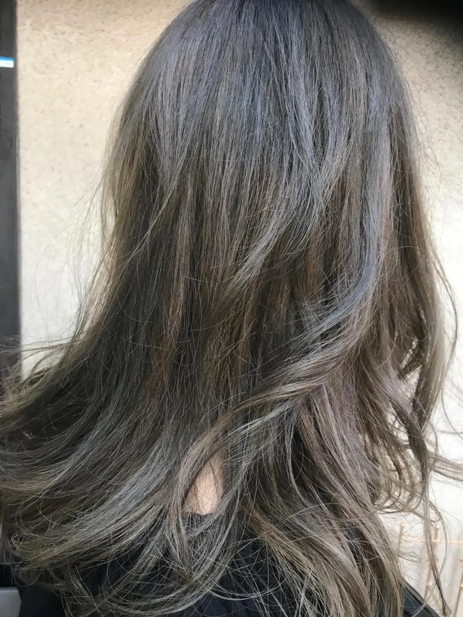 セミロング カラー イルミナカラー vato マンツーマンサロンのヘアスタイル