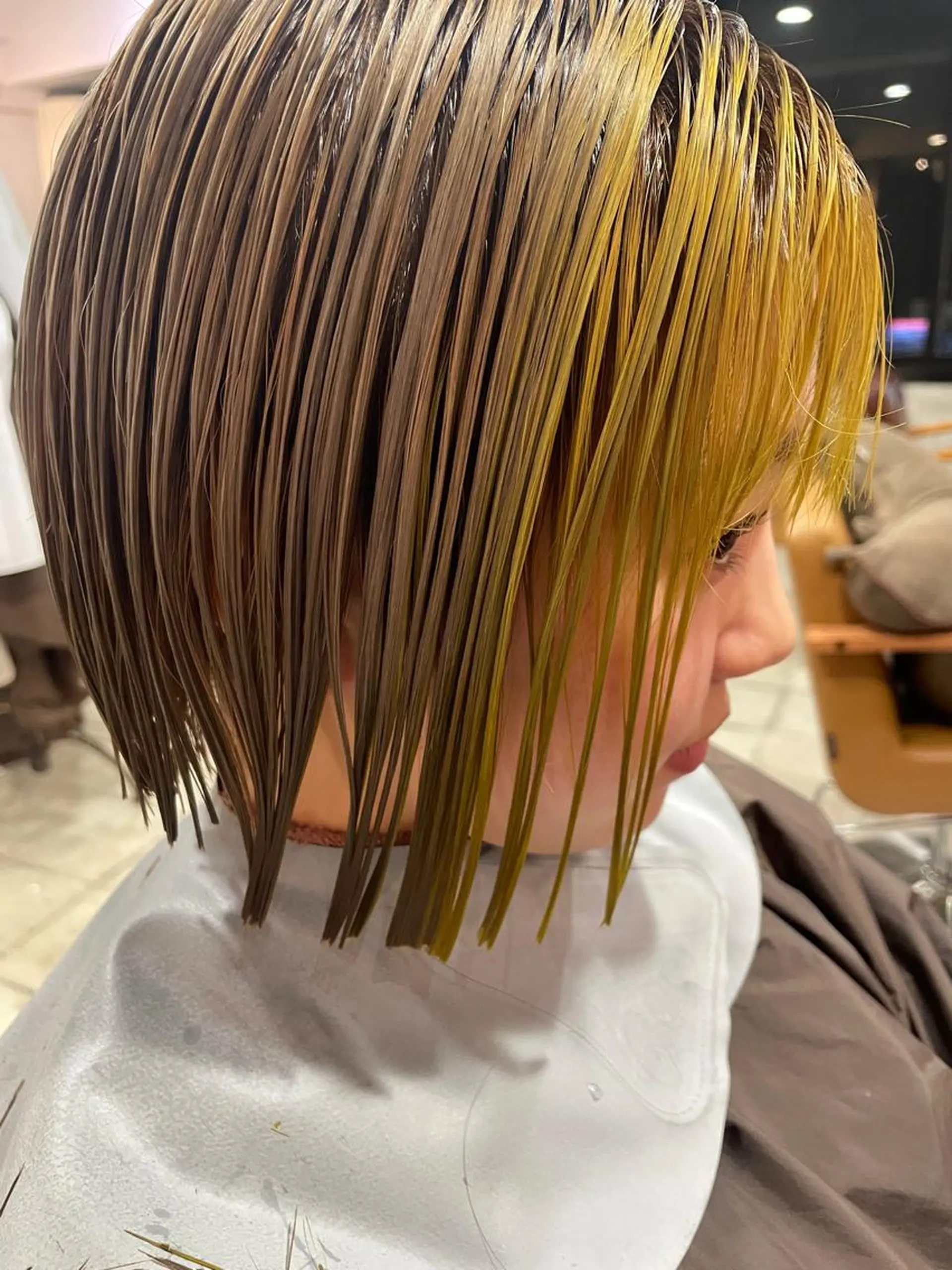 ショート イエローカラー カット ヘアカラー トリートメント さの あやねのヘアスタイル