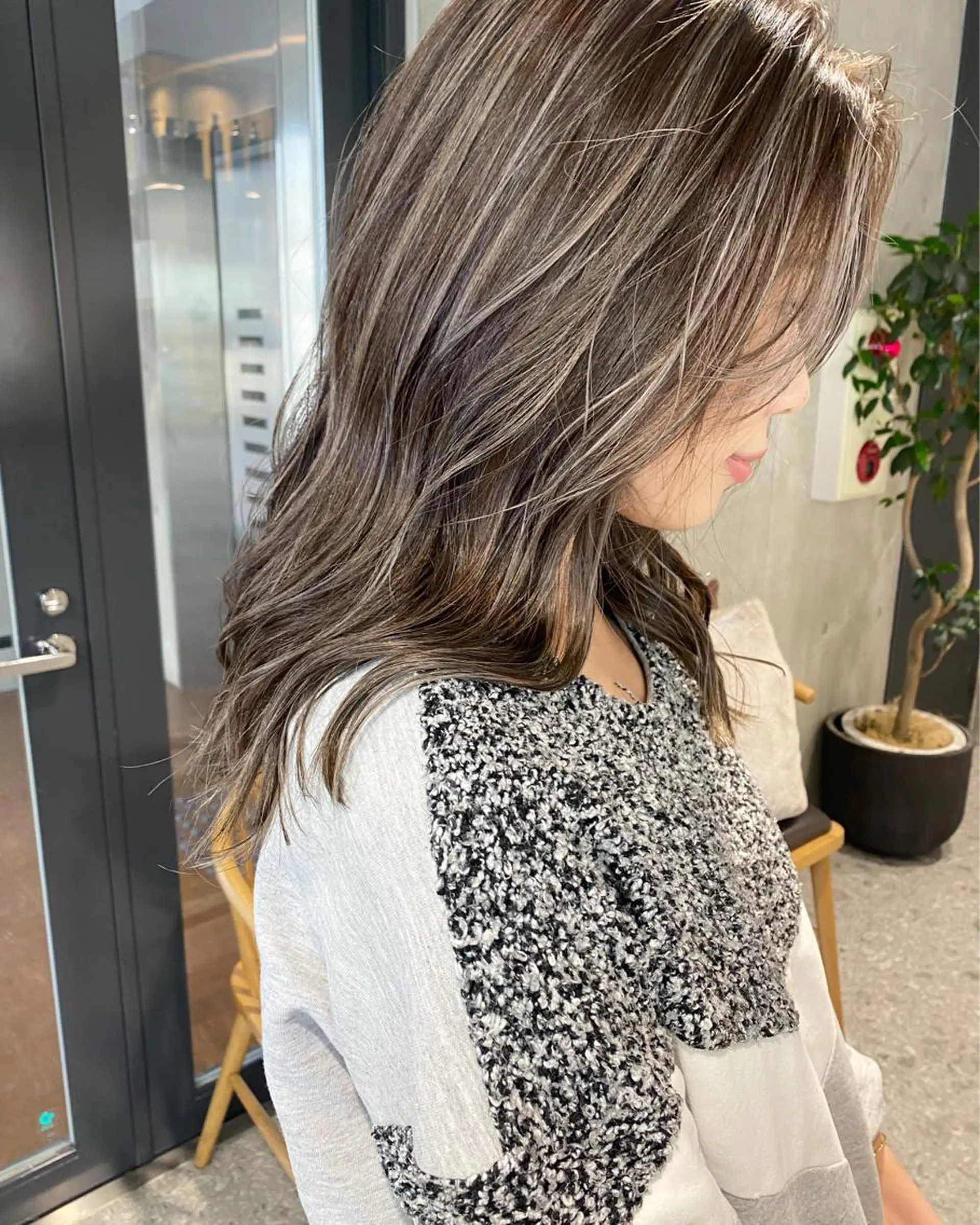 セミロング カラー ハイライトカラー ハイライト カット ヘアカラー ブリーチカラーレイヤ ーカット🦋annaのヘアスタイル