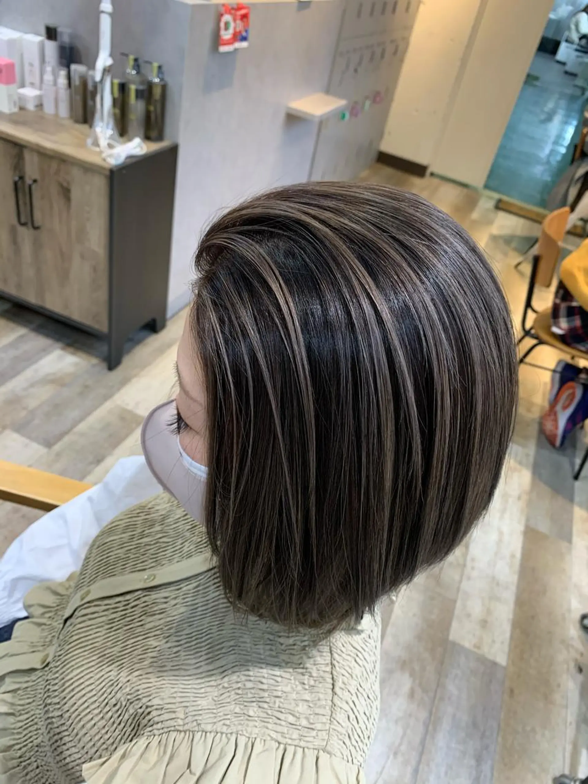 ミディアム カラー ブリーチ特化／ハイト ーン／ホワイトカラーのヘアスタイル