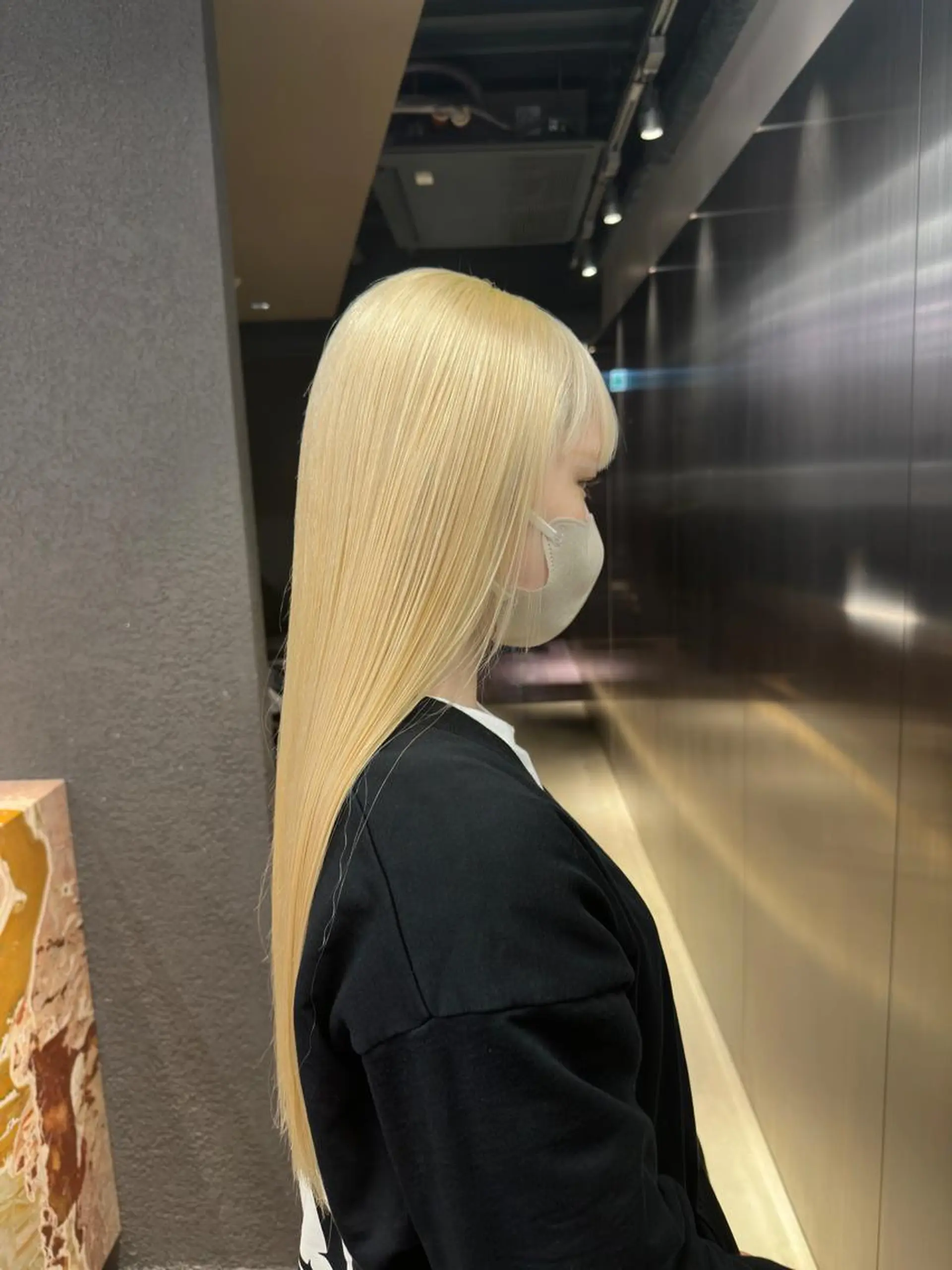 セミロング カラー ブロンド ホワイトブロンド ヘアカラー トリートメント 鈴木/ミルクティー/ ブリーチ/ボブ/のヘアスタイル