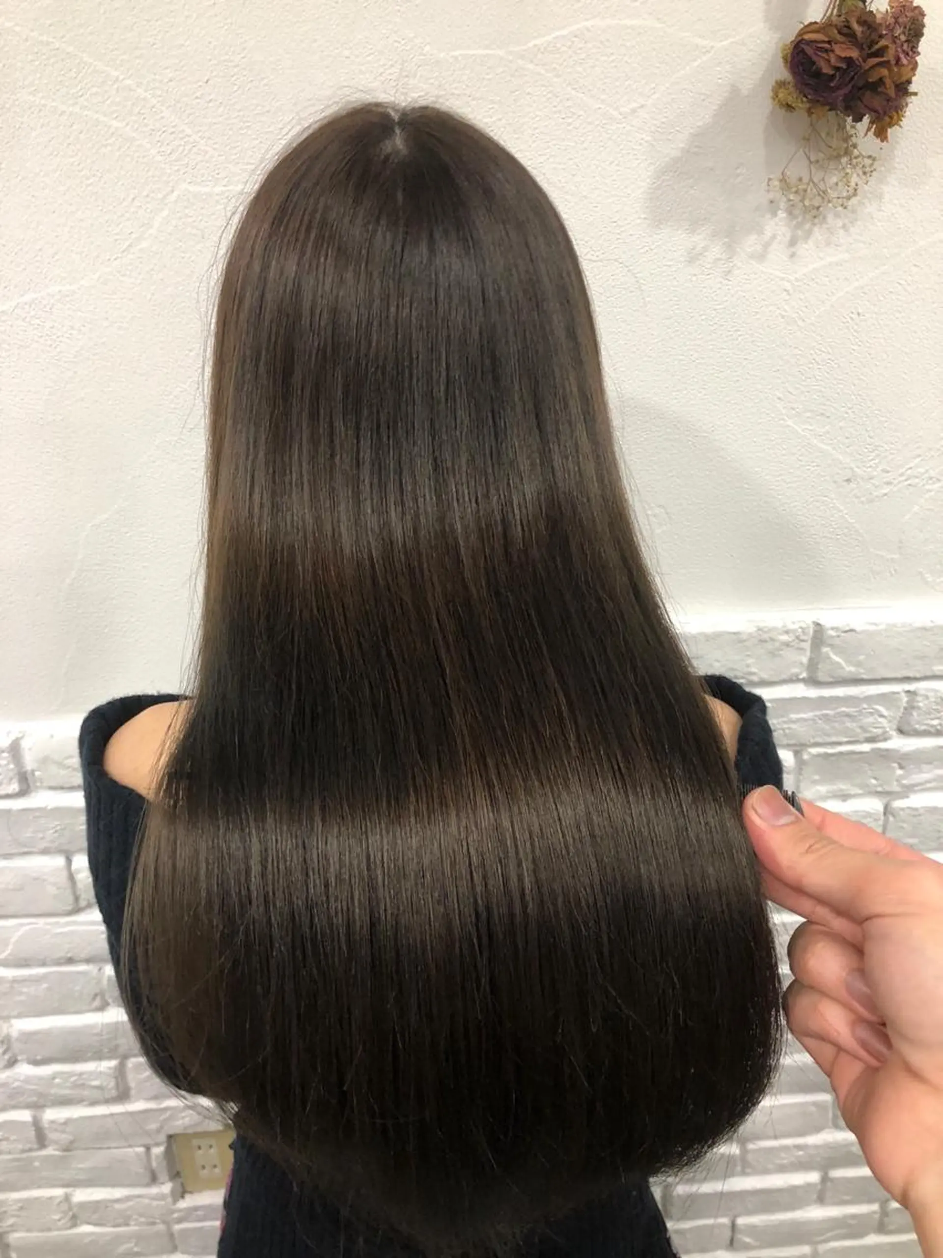 ロング カラー パーマ ヘアアレンジ メンズ キッズ ネイル マツエク・マツパ シルク 💟Chloe原宿店 🩶ハイトーンのヘアスタイル