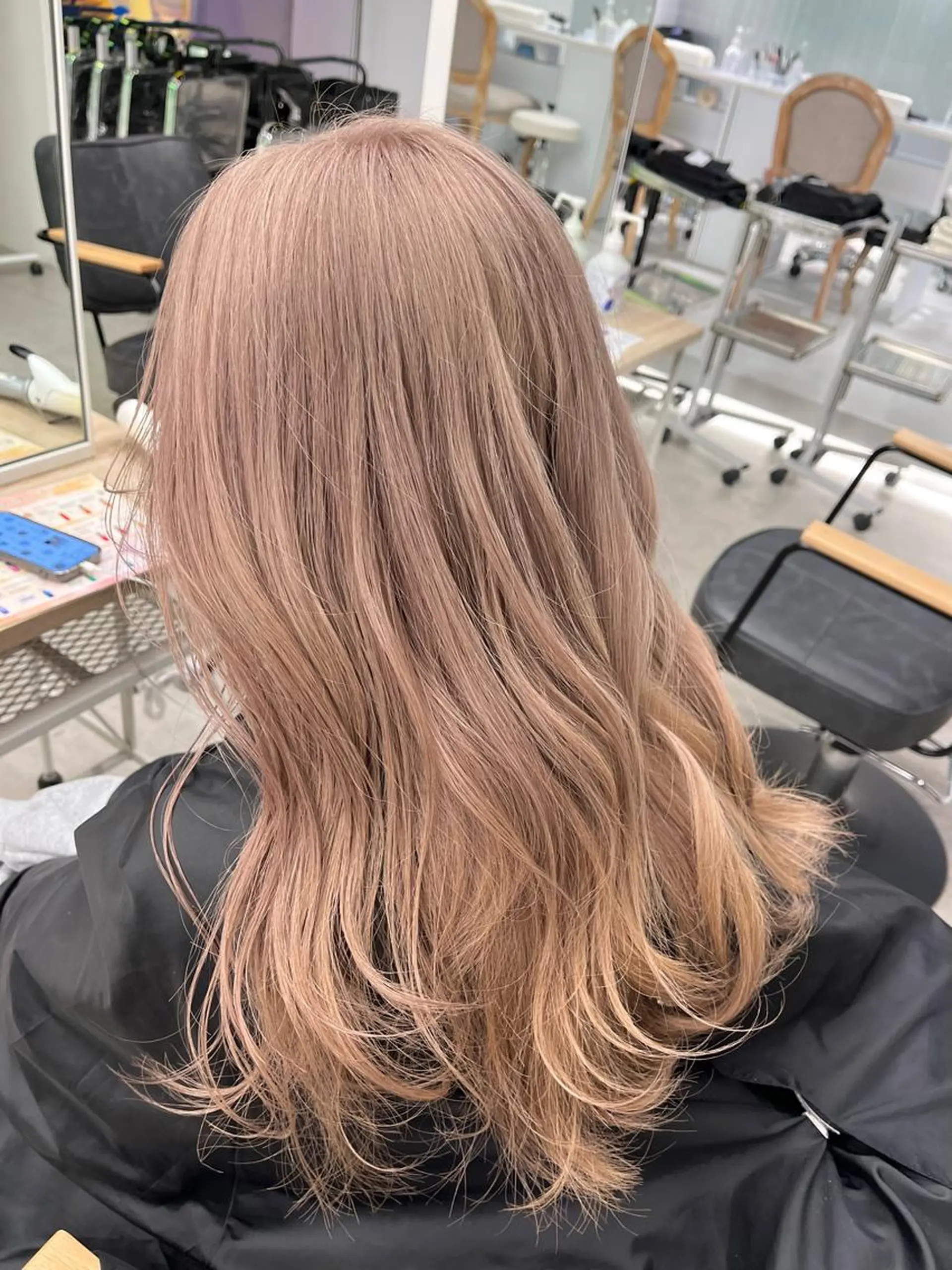 ロング カラー ネイル ベージュカラー ブリーチ ケアブリーチ ラベンダーカラー ラベンダーベージュ ヘアカラー mai🤍縮毛酸性ス トレート/アイリストのヘアスタイル