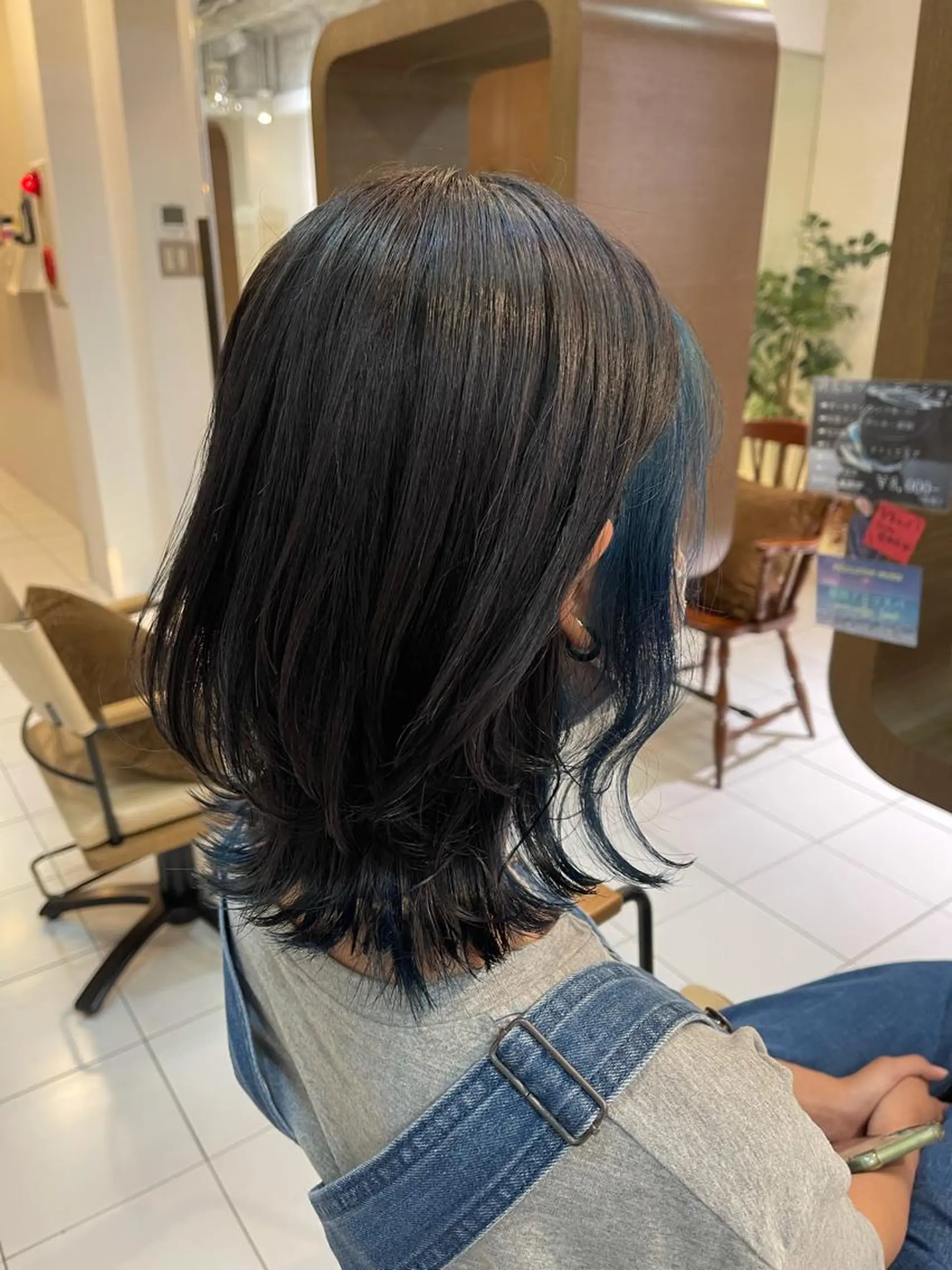 ミディアム カラー ブルーカラー 顔周りカット ウルフカット カット ヘアカラー トリートメント アニメオタク美容師✂ miharuのヘアスタイル